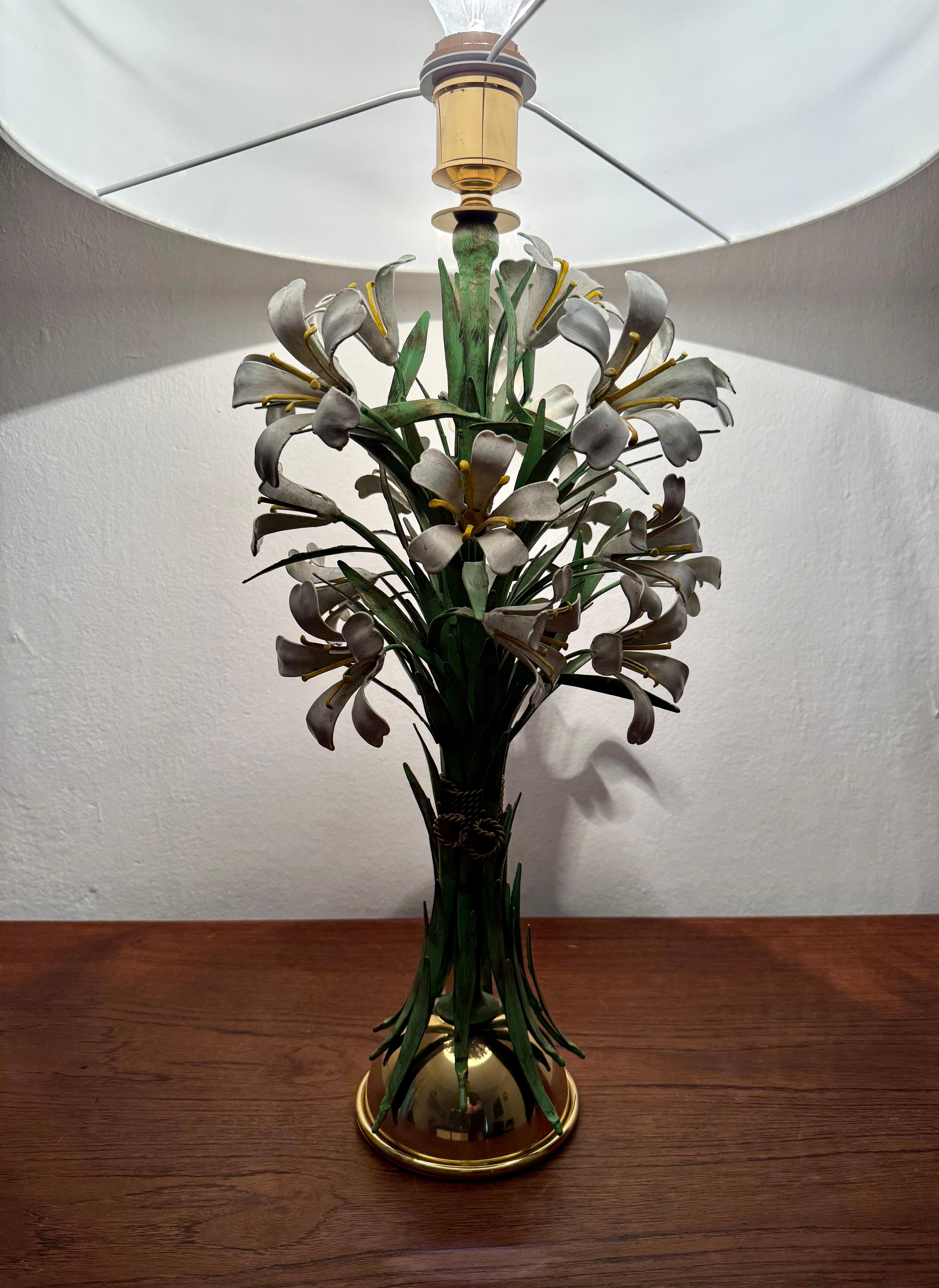Grande lampe de table italienne à fleurs Hollywood Regency en vente 5
