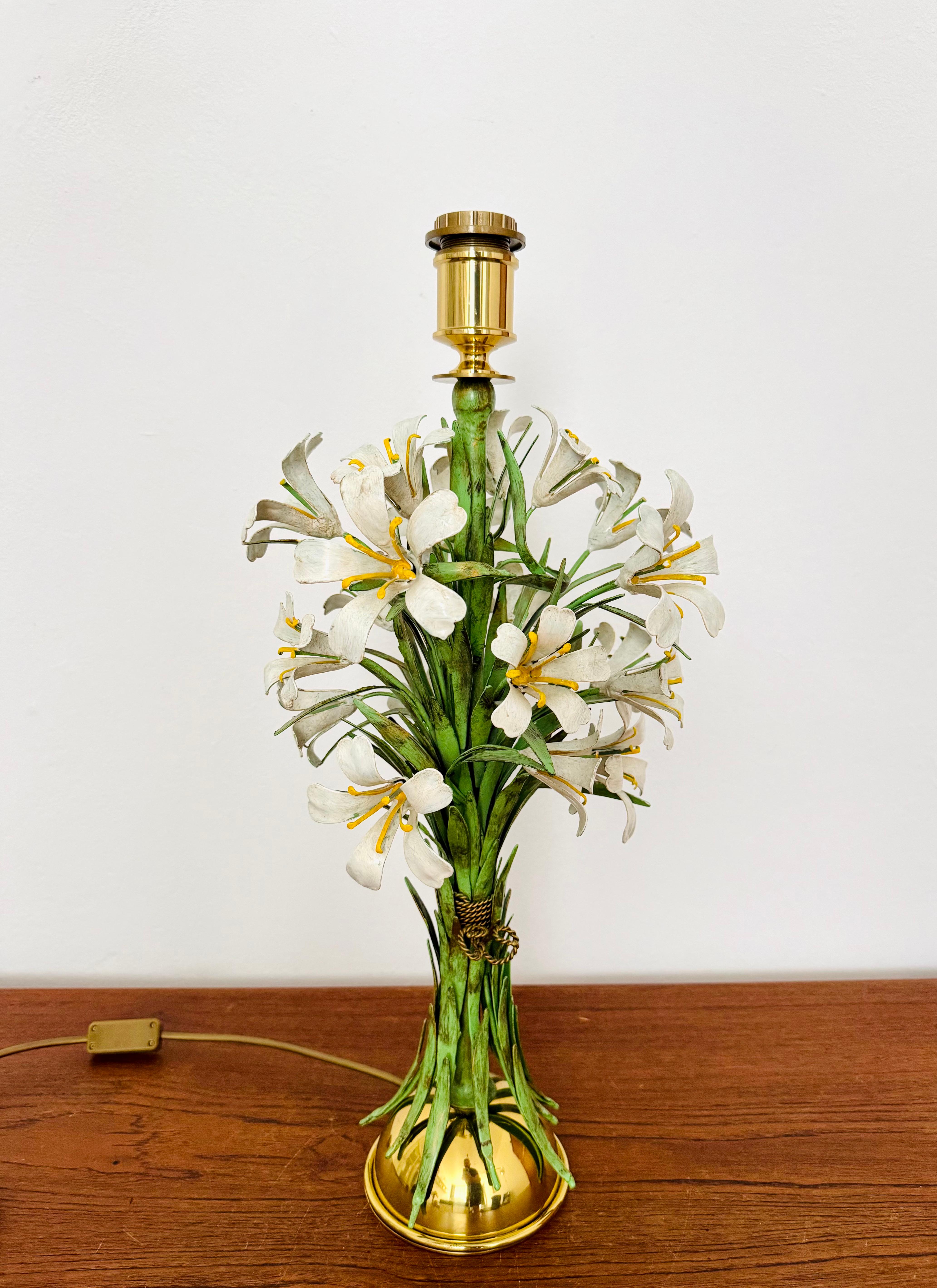 Grande lampe de table italienne à fleurs Hollywood Regency en vente 6