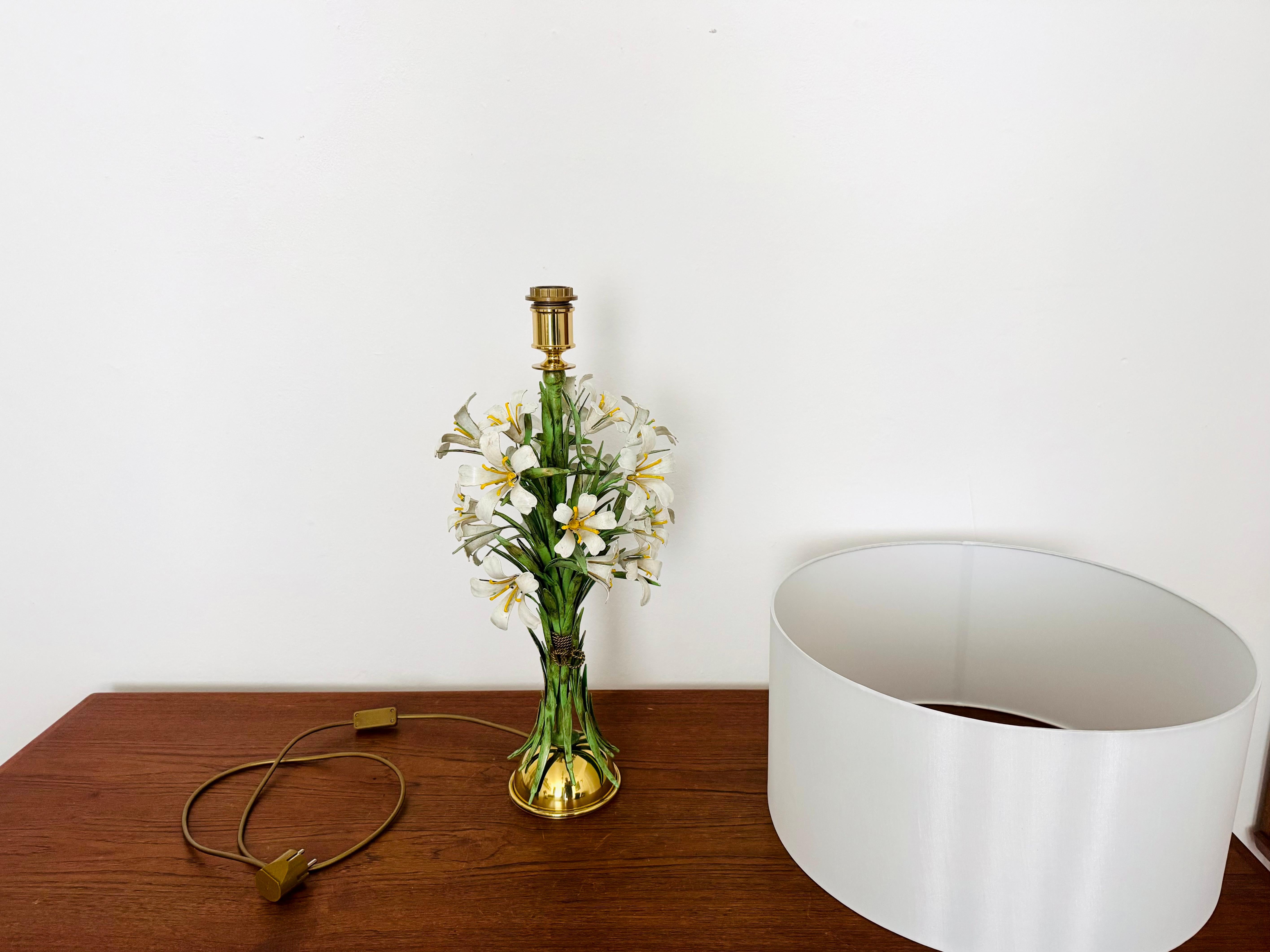 Grande lampe de table italienne à fleurs Hollywood Regency en vente 7