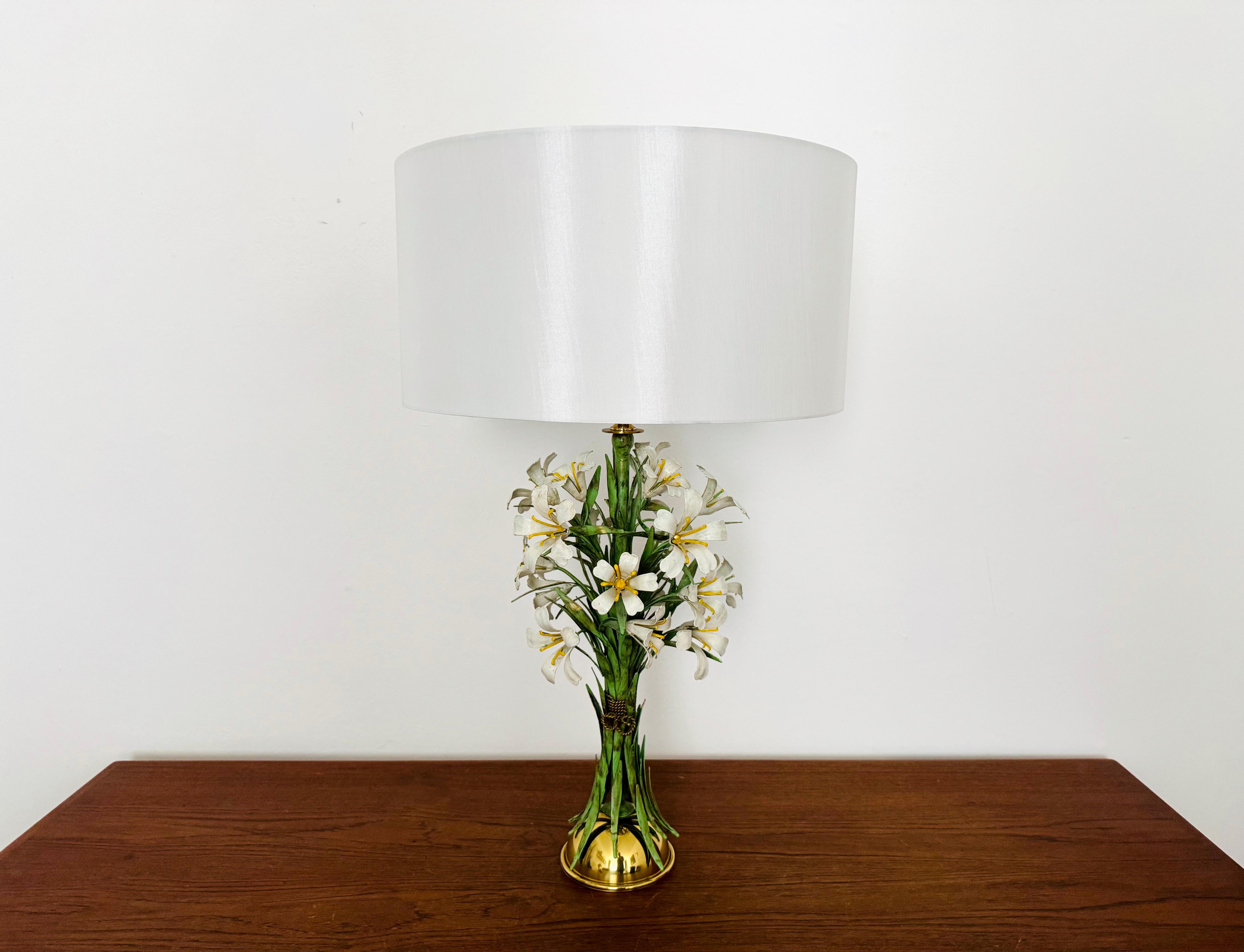 Mid-Century Modern Grande lampe de table italienne à fleurs Hollywood Regency en vente