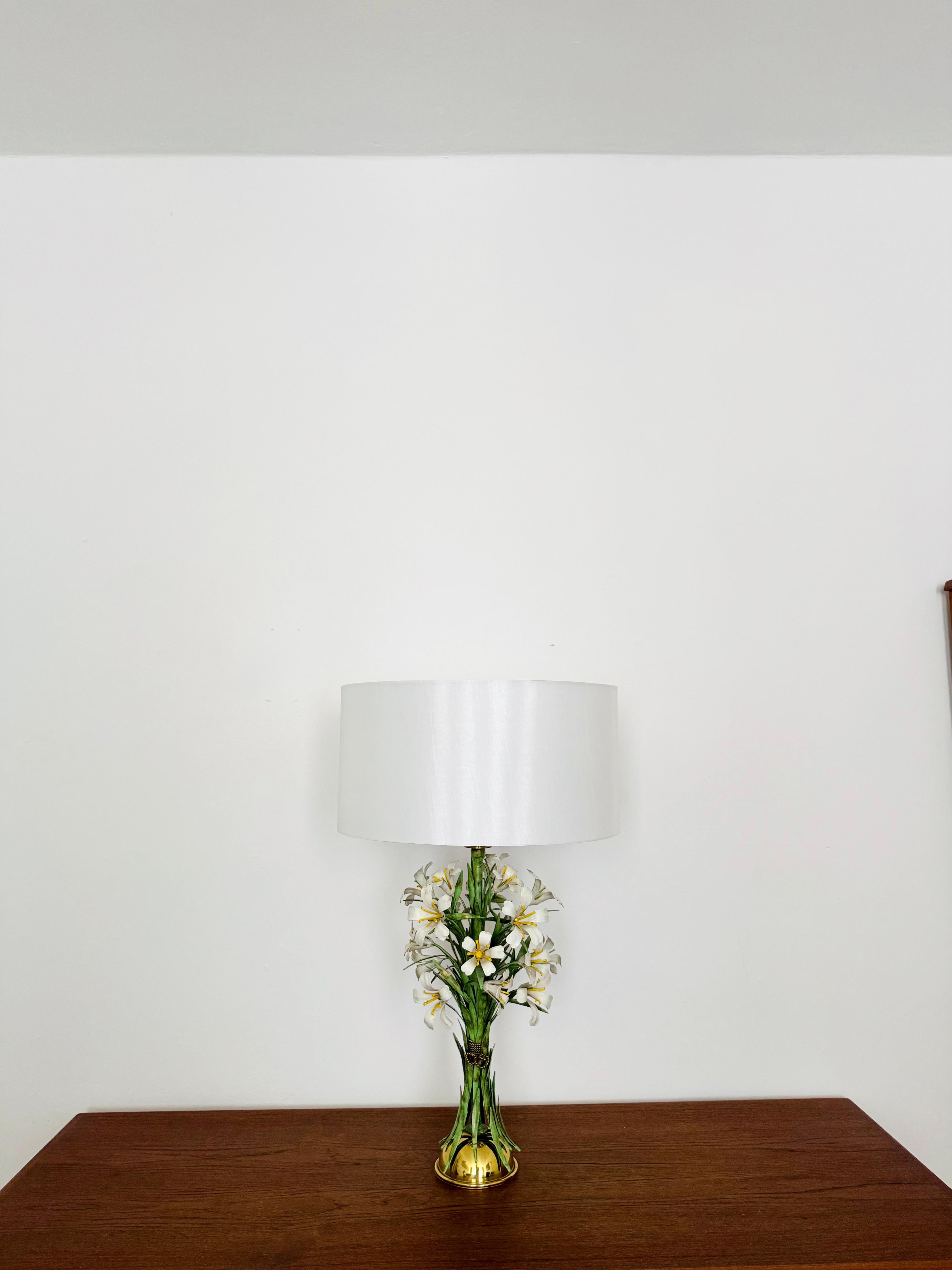 Fin du 20e siècle Grande lampe de table italienne à fleurs Hollywood Regency en vente