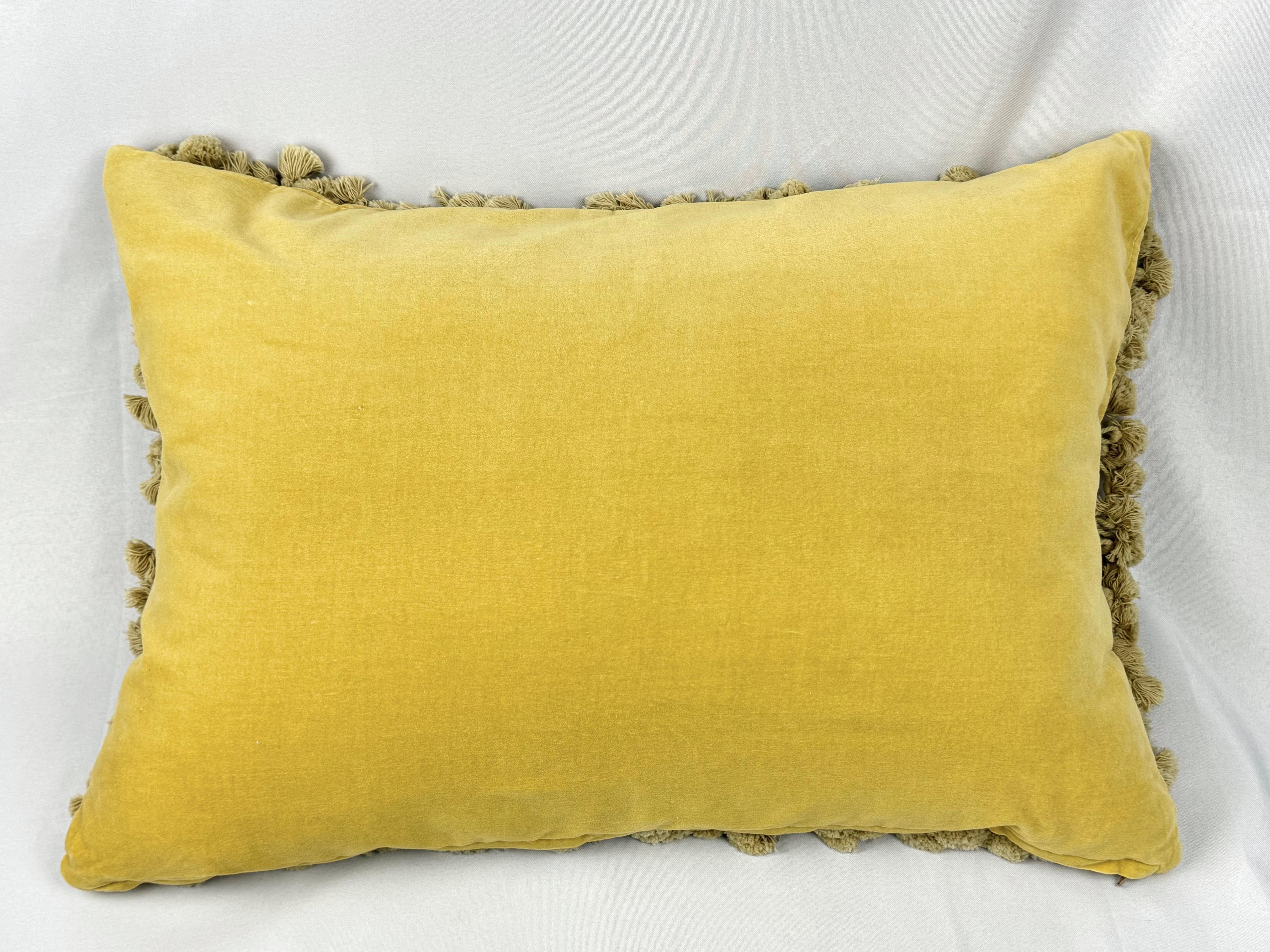 Cuscino grande in piuma d'oca floreale con nappe in vendita 9
