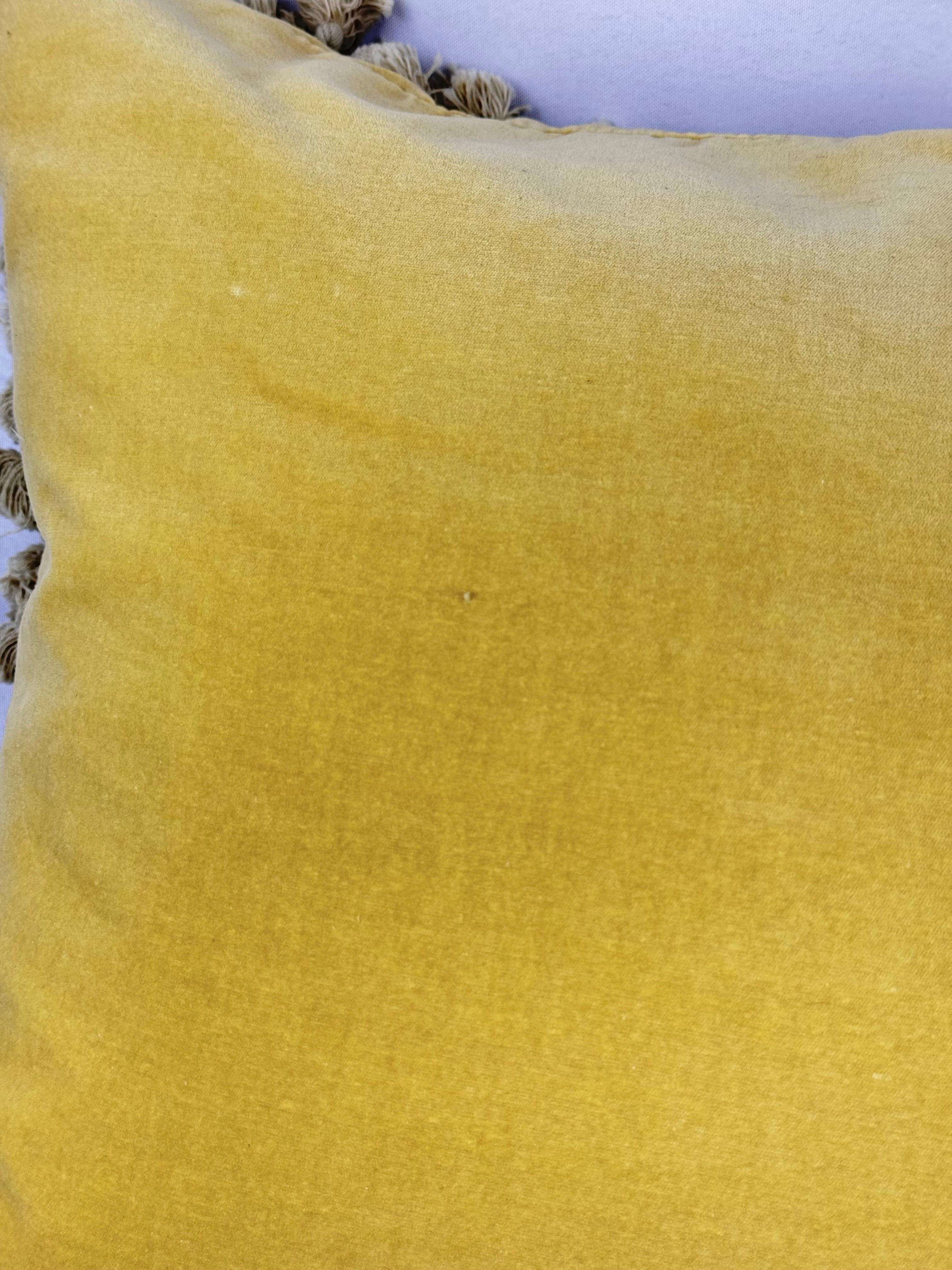 Cuscino grande in piuma d'oca floreale con nappe in vendita 13