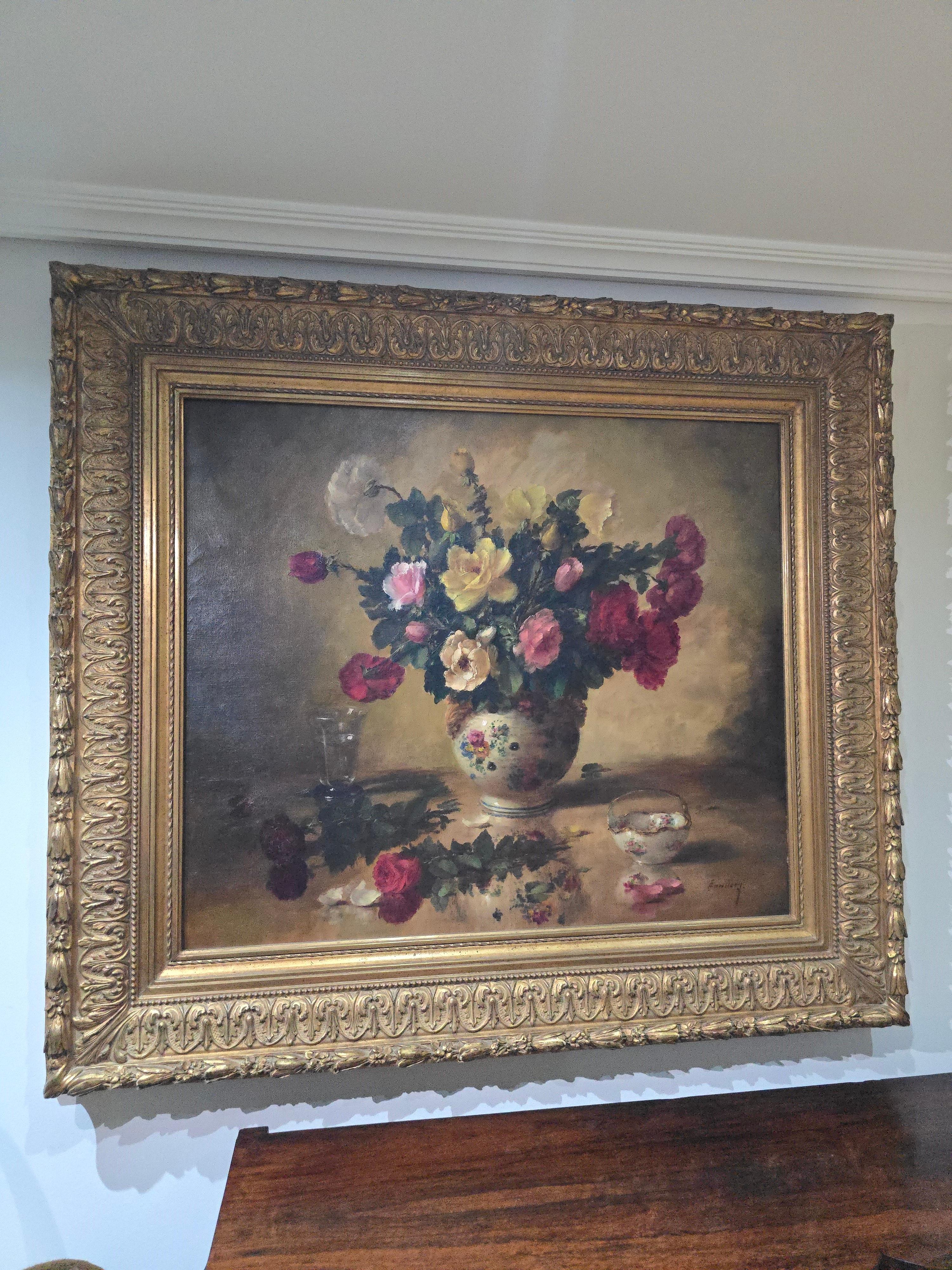Eleganza dell'olio su tela dei primi del Novecento, che raffigura un raffinato vaso di porcellana cinese traboccante di un abbondante ed elegante bouquet di fiori. La composizione è ricca di colori e dettagli e cattura il fascino della natura morta