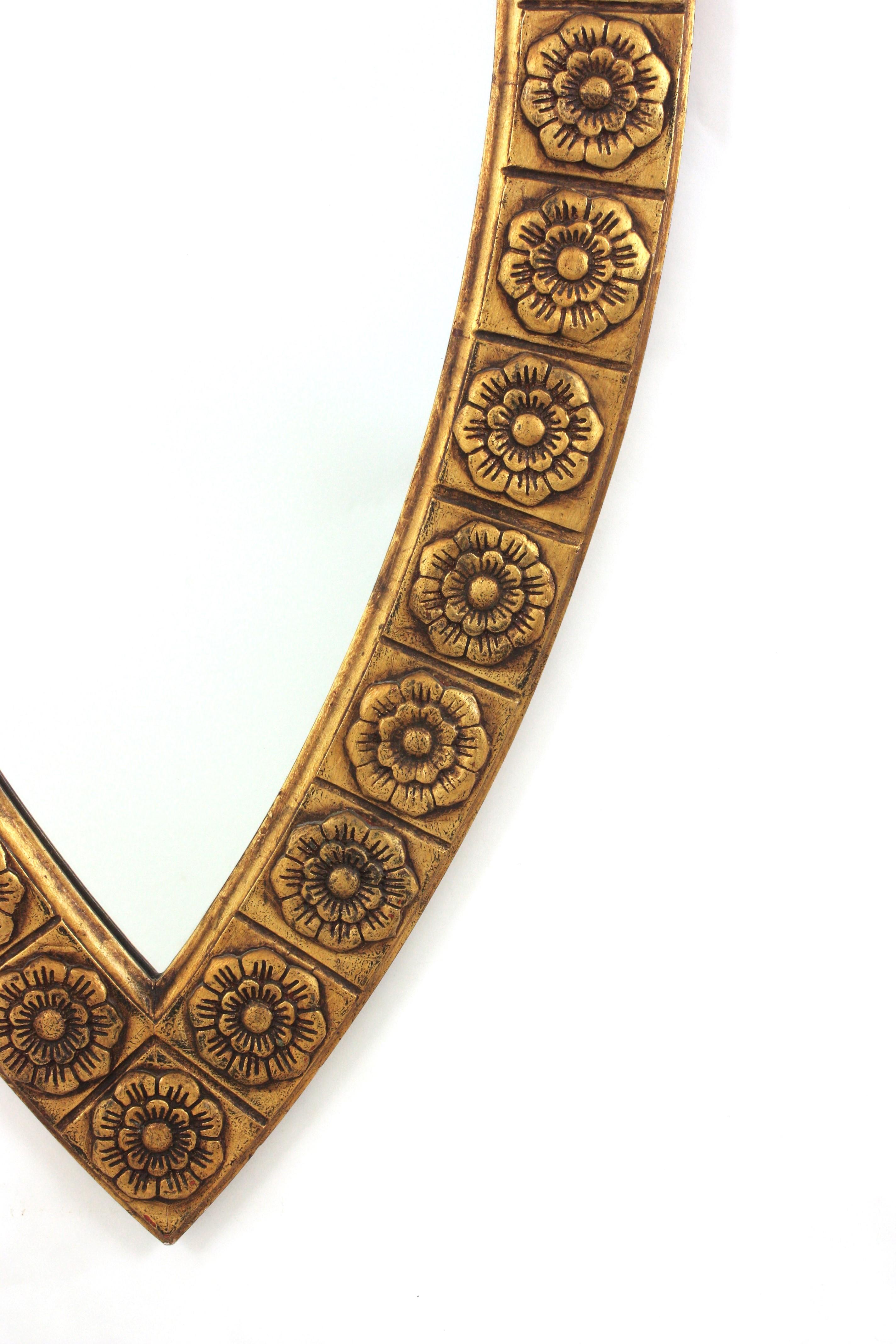 Large Floral Pointed Oval Mirror in Carved Giltwood, Spain 1950s For Sale 4