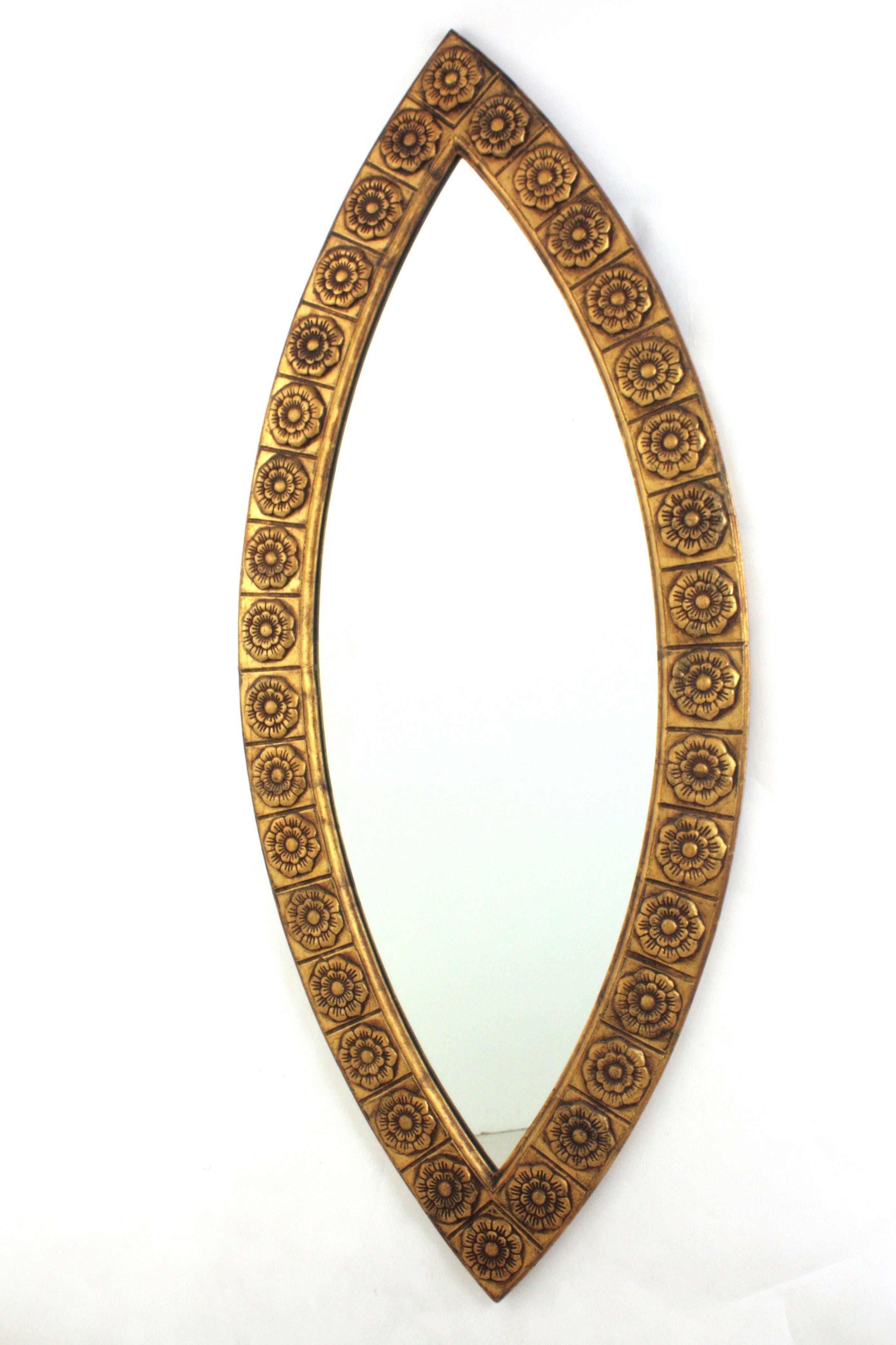 Large Floral Pointed Oval Mirror in Carved Giltwood, Spain 1950s For Sale 7