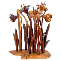 Grande sculpture florale américaine en bois sculpté