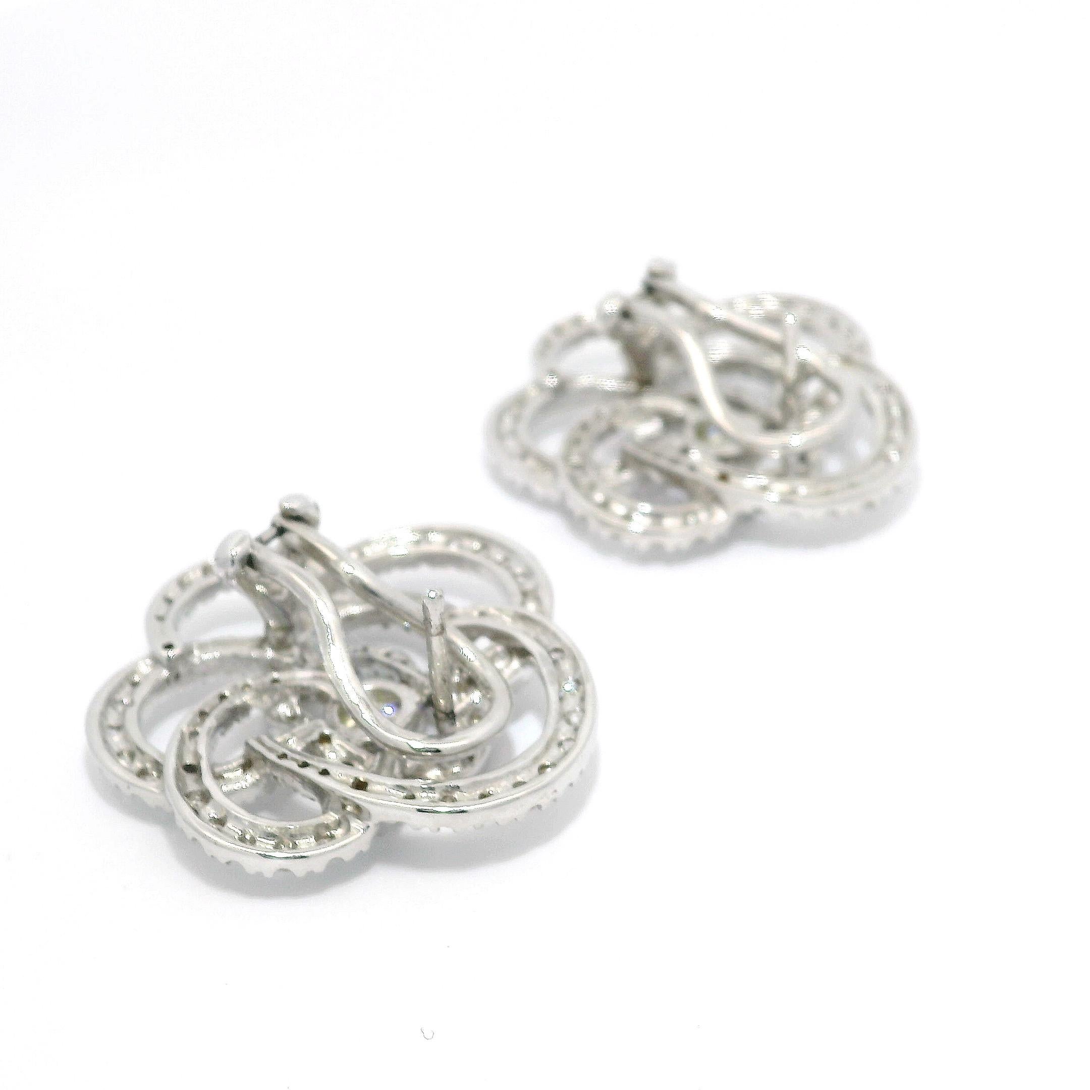 Contemporaneo Orecchini con diamante Silhouette grande e floreale in oro bianco 18 carati in vendita