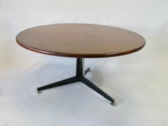 Large Florence Knoll style round dining table on cast aluminum base