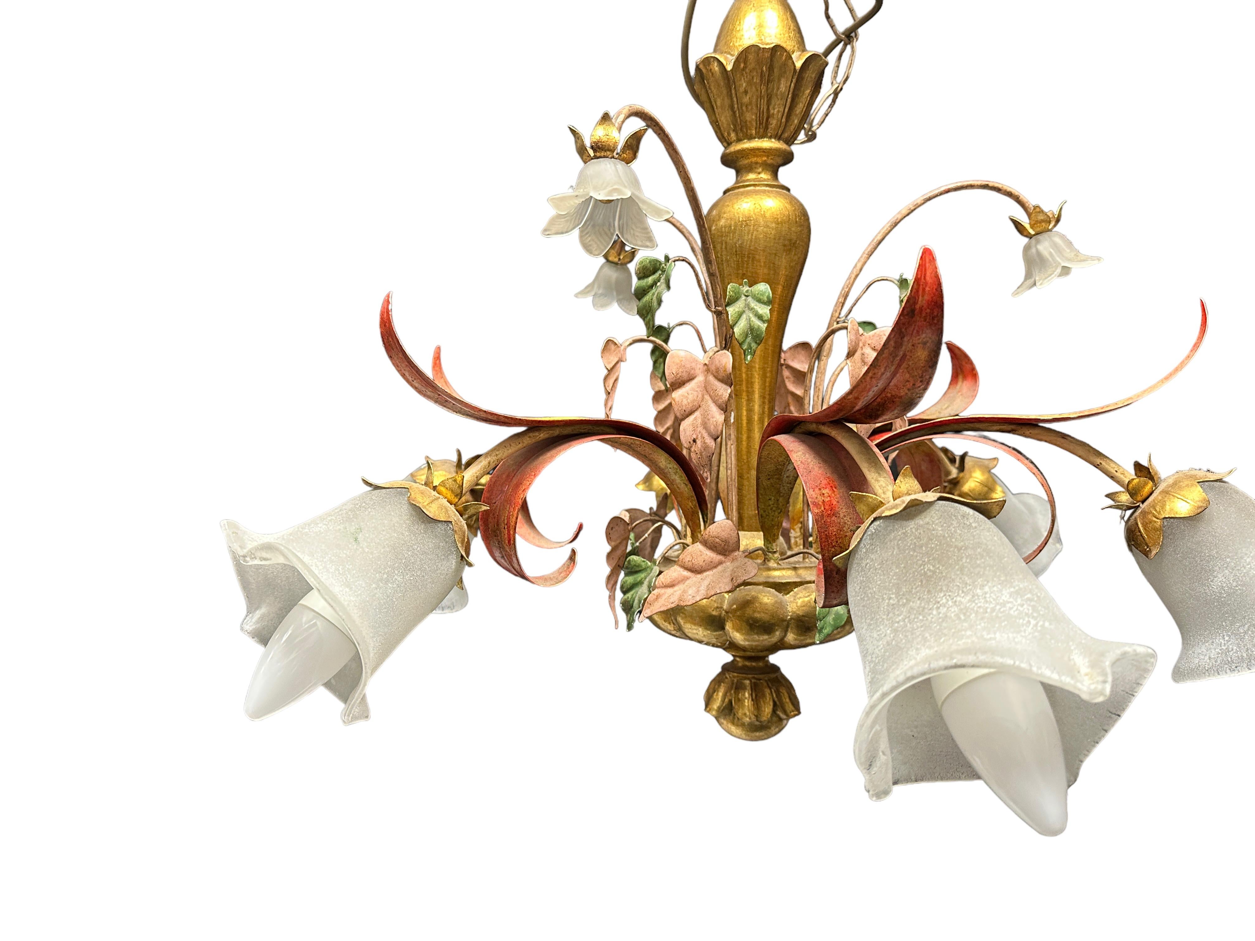 Large Florentine Baroque Style Polychrome Wood 6 Light Chandelier Italy, 1980s In Good Condition For Sale In Nuernberg, DE
