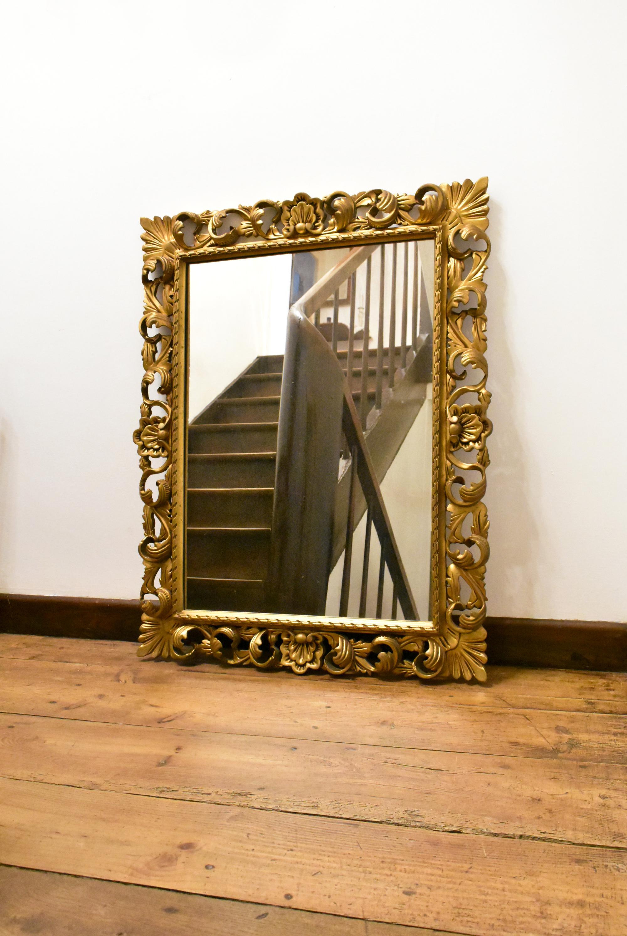 Large Florentine Style Giltwood Wall Mirror In Good Condition For Sale In SAINTE-COLOMBE, FR