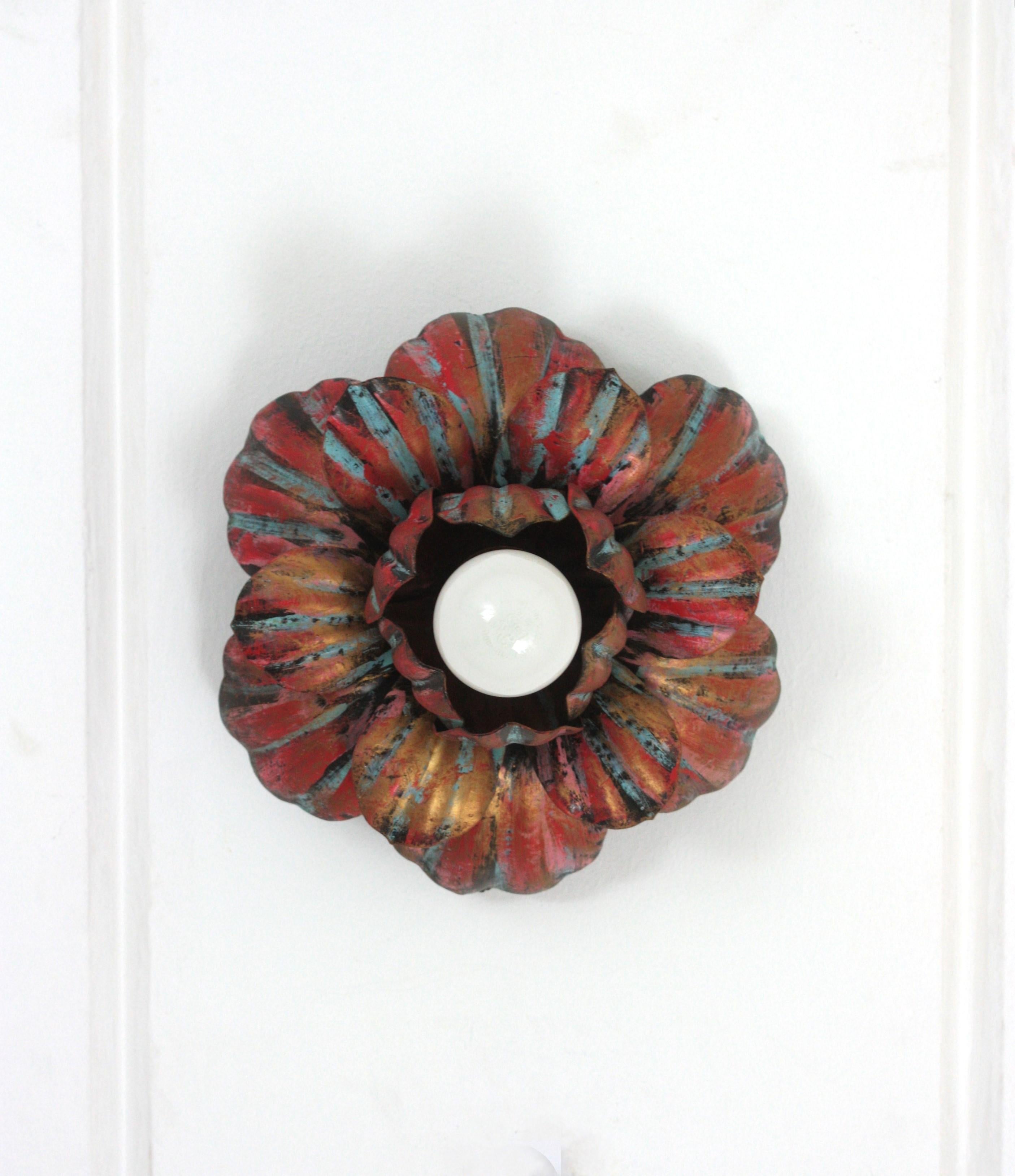 Grande applique à bourgeons de fleurs en fer polychromé en vente 2
