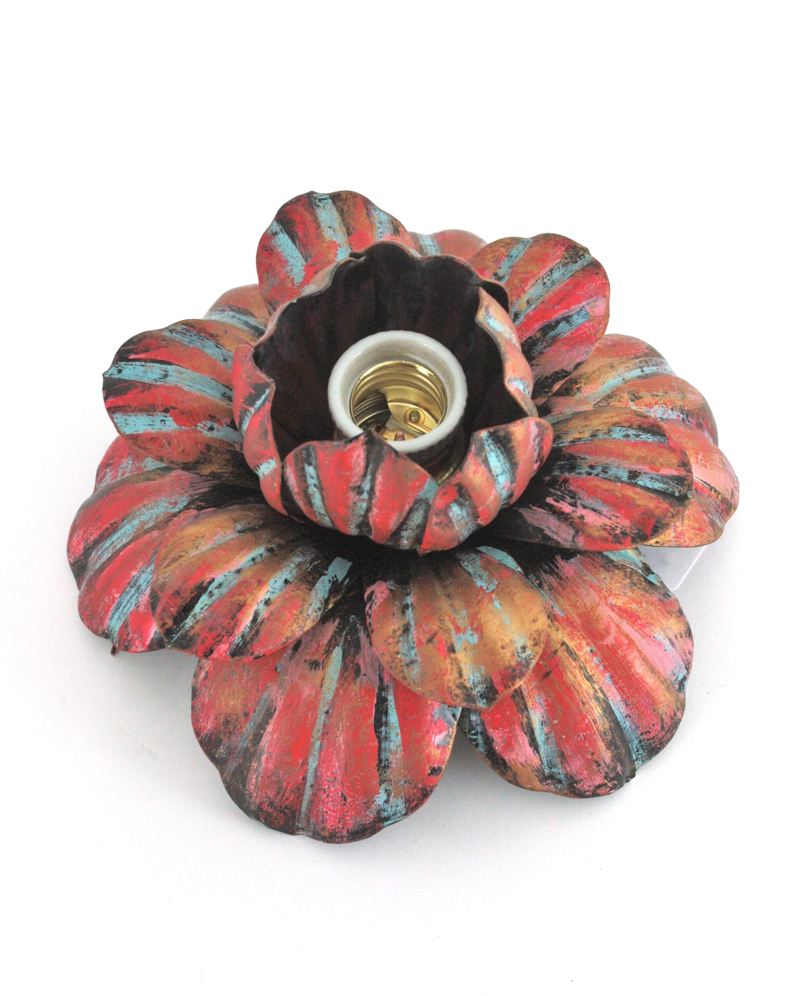 Grande applique à bourgeons de fleurs en fer polychromé en vente 11