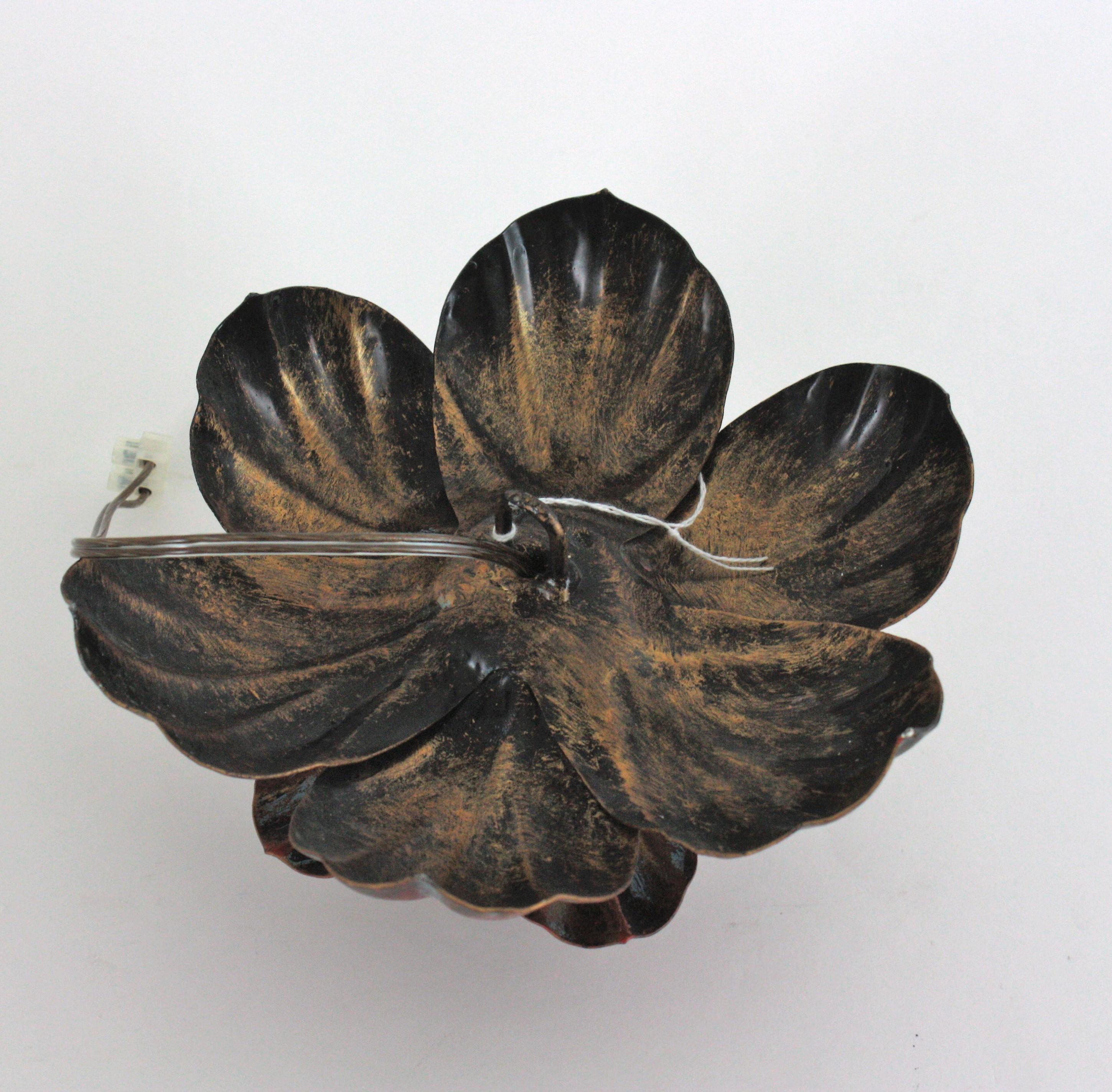 Grande applique à bourgeons de fleurs en fer polychromé en vente 12
