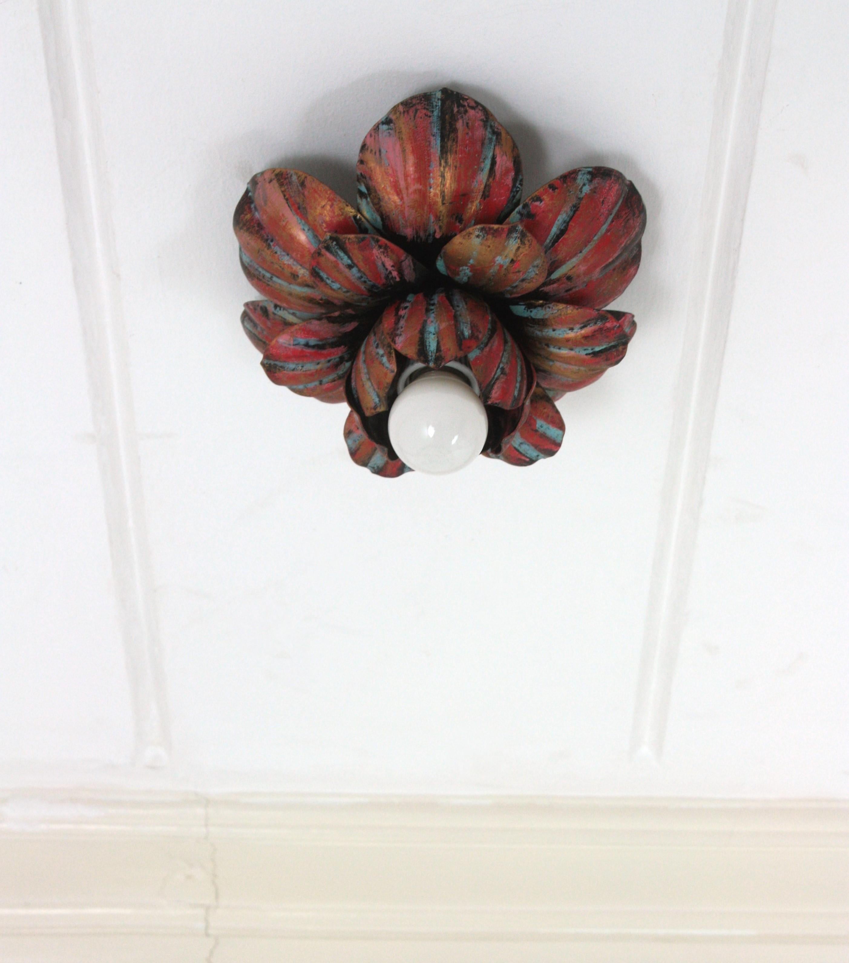 Grande applique à bourgeons de fleurs en fer polychromé Bon état - En vente à Barcelona, ES