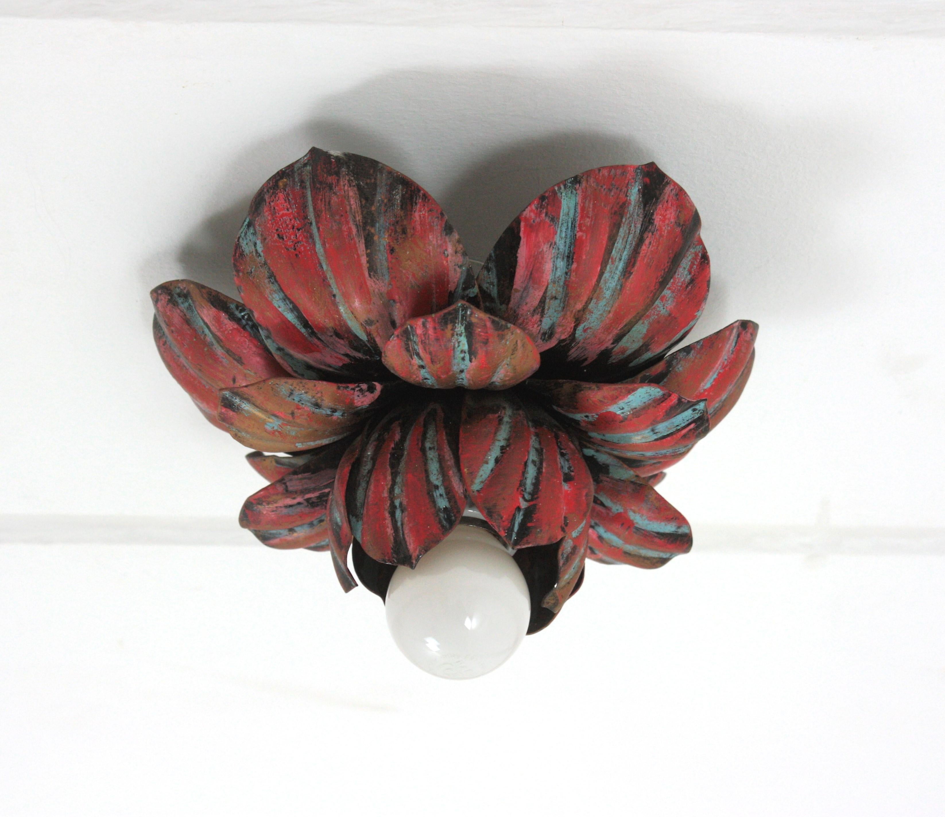 Métal Grande applique à bourgeons de fleurs en fer polychromé en vente