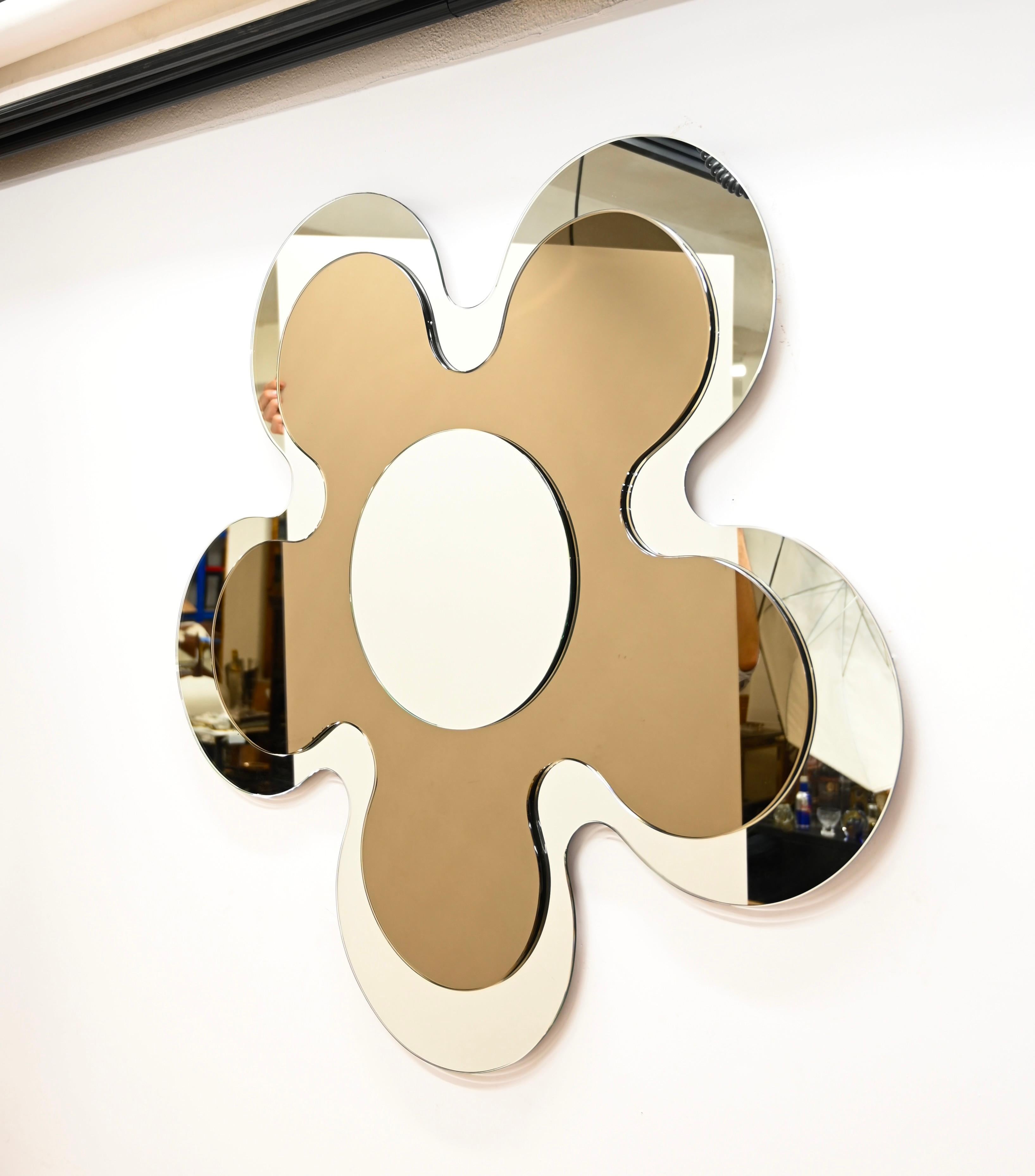 Grand miroir à fleurs par Crystal Art, miroir triple couleur bronze, Italie, années 1970 en vente 3