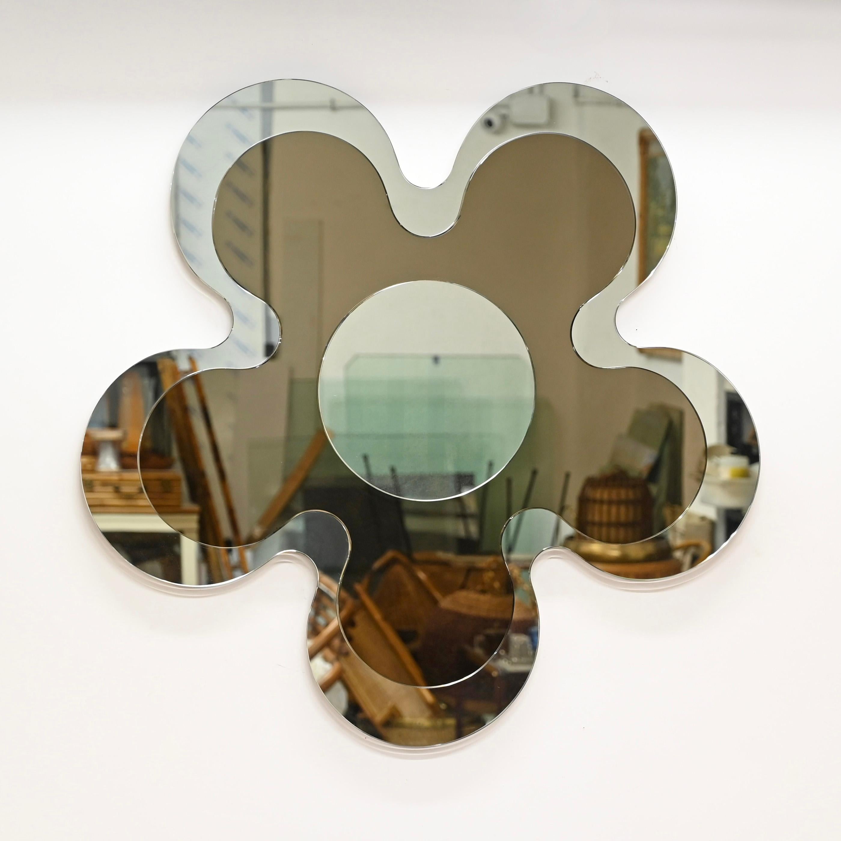 Grand miroir à fleurs par Crystal Art, miroir triple couleur bronze, Italie, années 1970 en vente 5