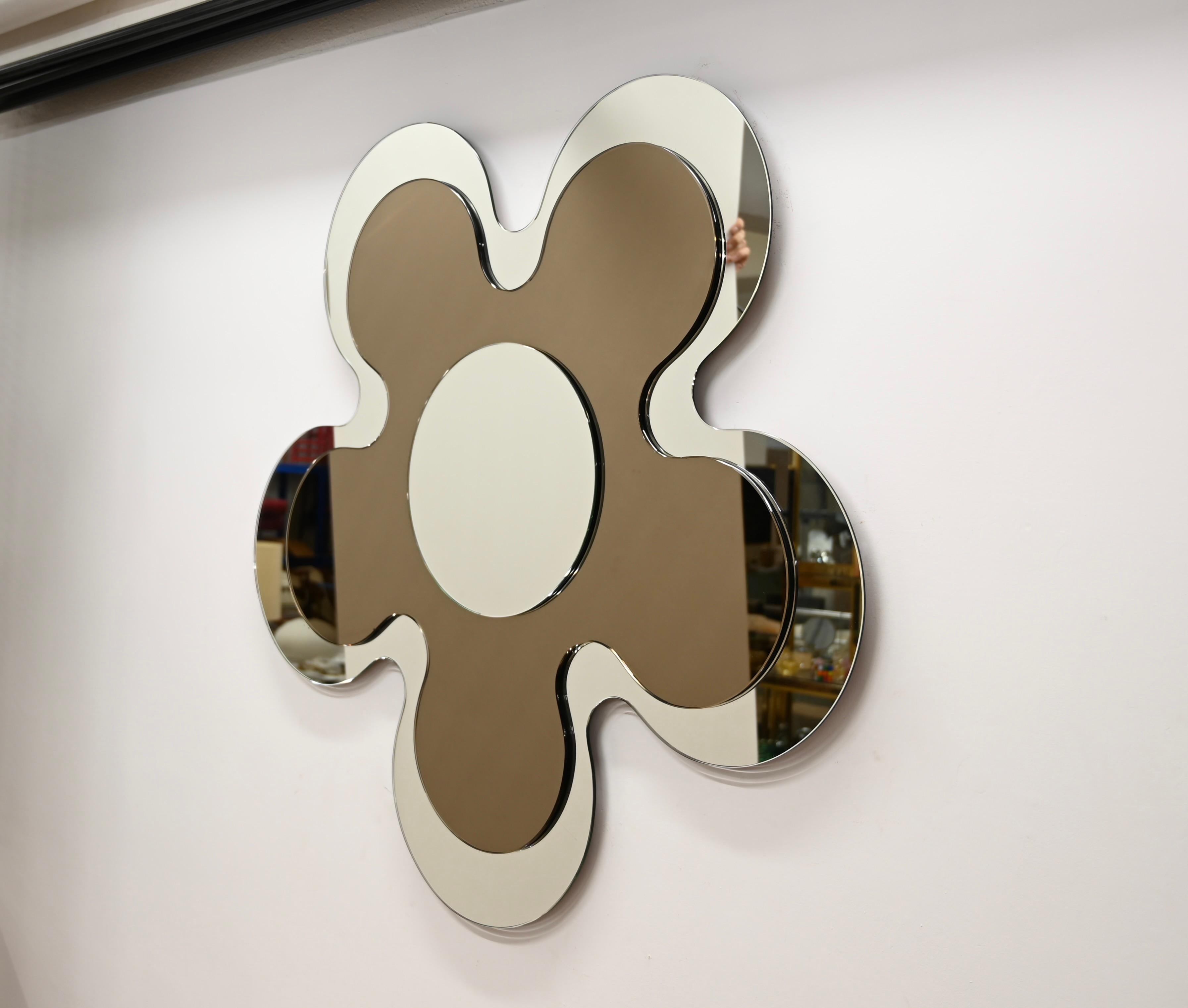 Mid-Century Modern Grand miroir à fleurs par Crystal Art, miroir triple couleur bronze, Italie, années 1970 en vente