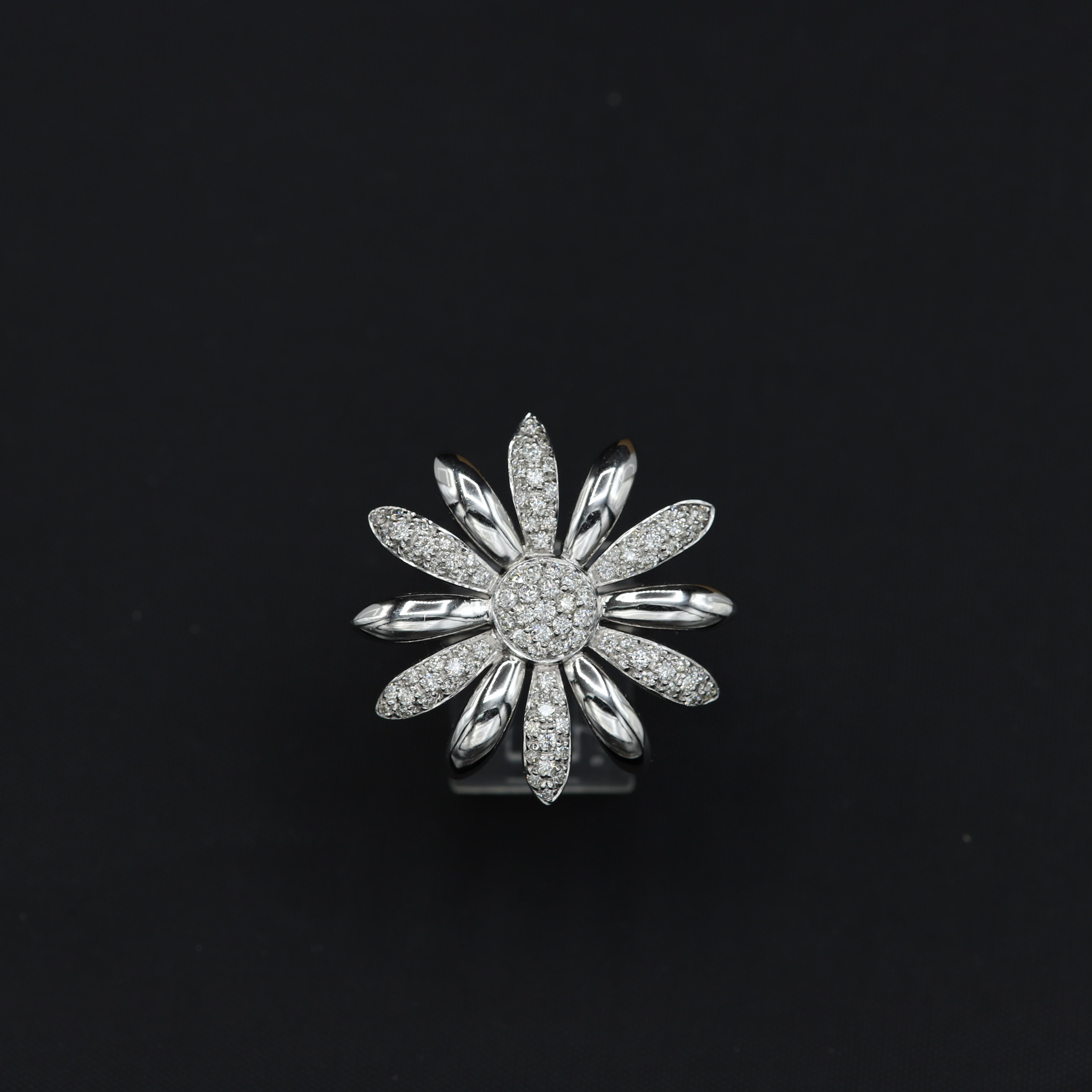 Large Flower Ring 18 Karat White Gold Sun Flower Cocktail Ring In New Condition For Sale In Brooklyn, NY