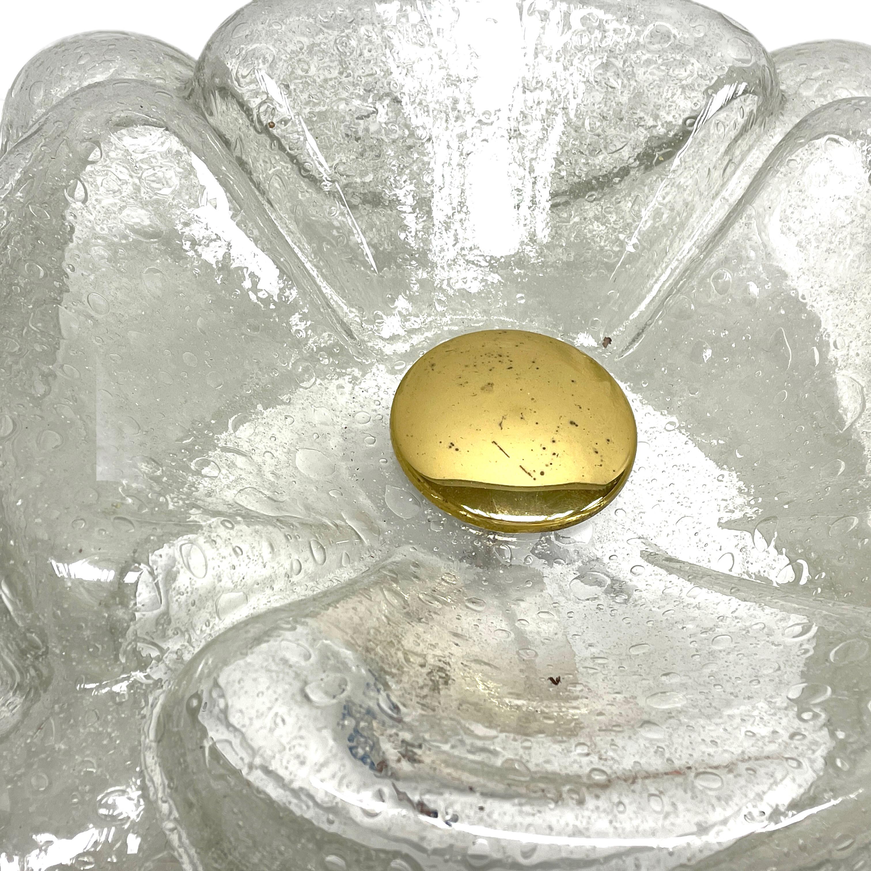 Mid-Century Modern Grande monture encastrée en verre en forme de fleur de Doria Leuchten, Allemagne, 1970 en vente