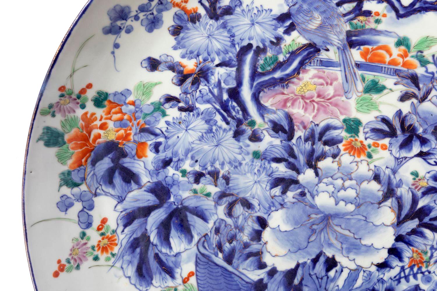Large Flowery Japanese Porcelain Plate, 19th Century For Sale 1