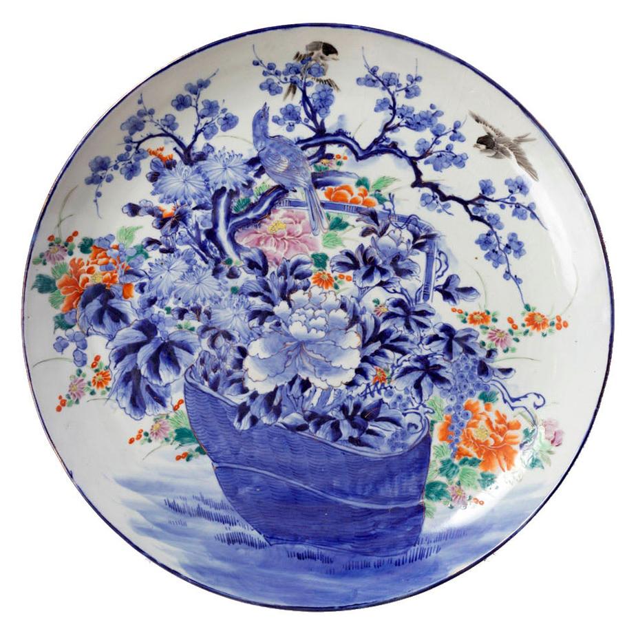 Large Flowery Japanese Porcelain Plate, 19th Century For Sale