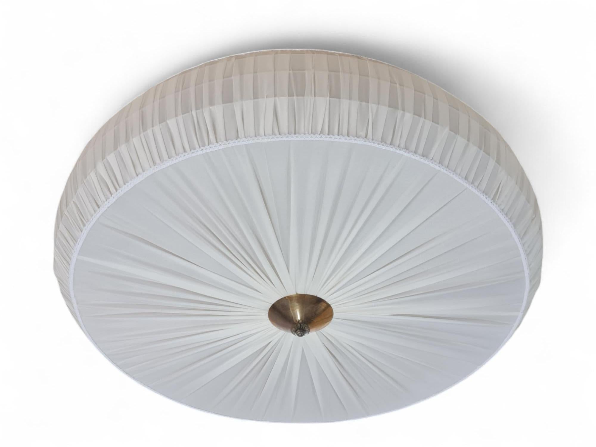 Grande plafoniera modello 75-204 in ottone e tessuto, Stockmann Tukku 1950s in vendita 2