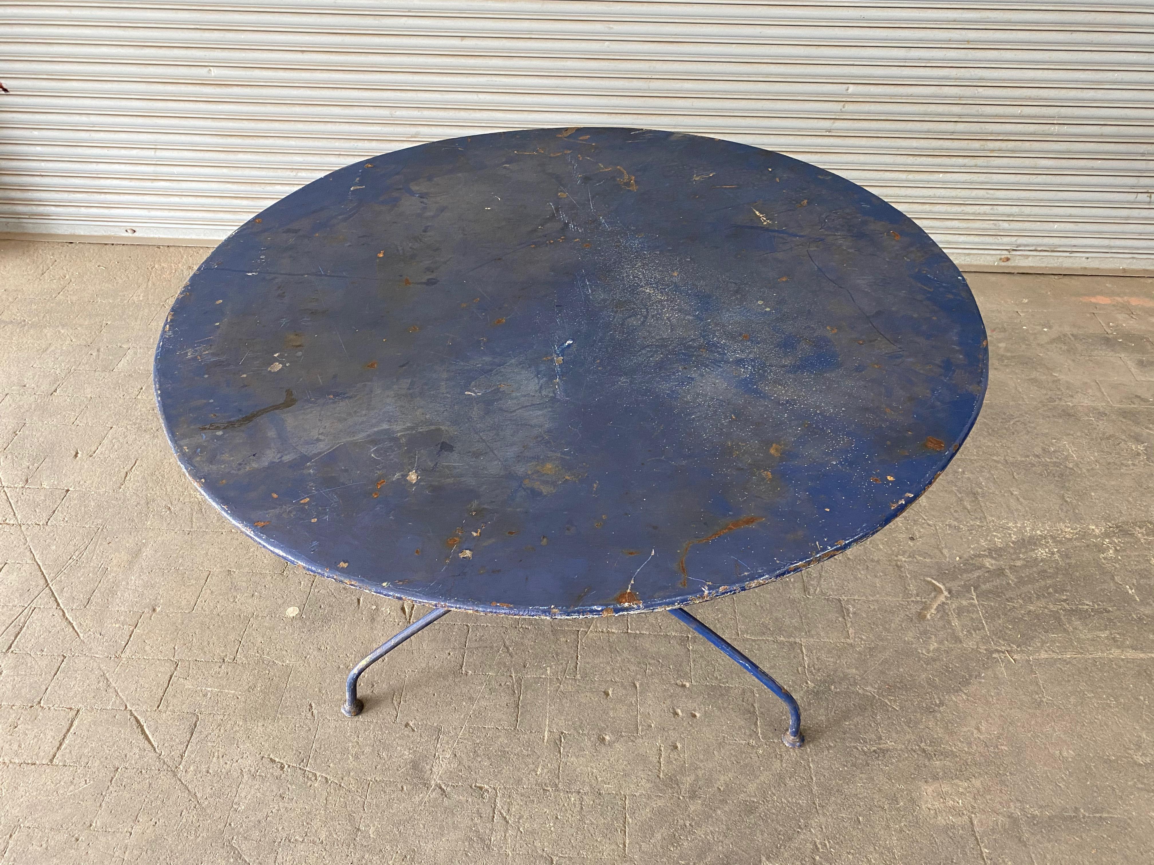 Large Folding Painted Iron French Garden Table In Distressed Condition For Sale In Buchanan, NY