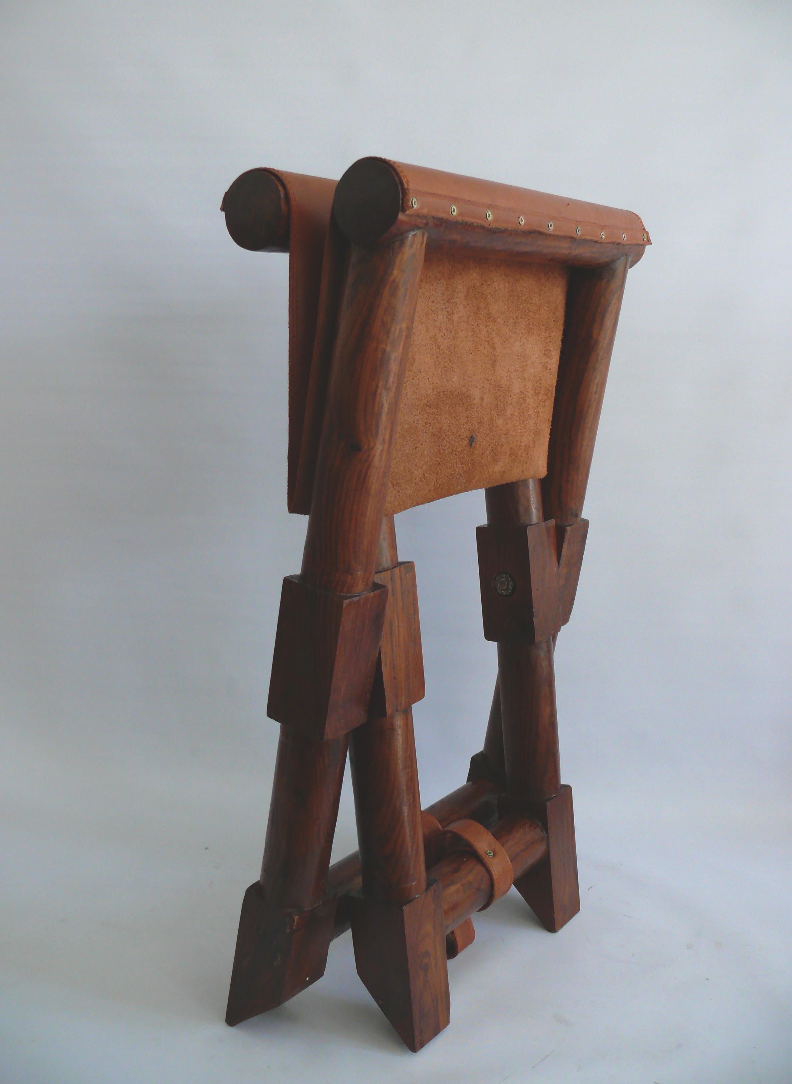 Grand tabouret pliant vintage en bois de rose et cuir en vente 3