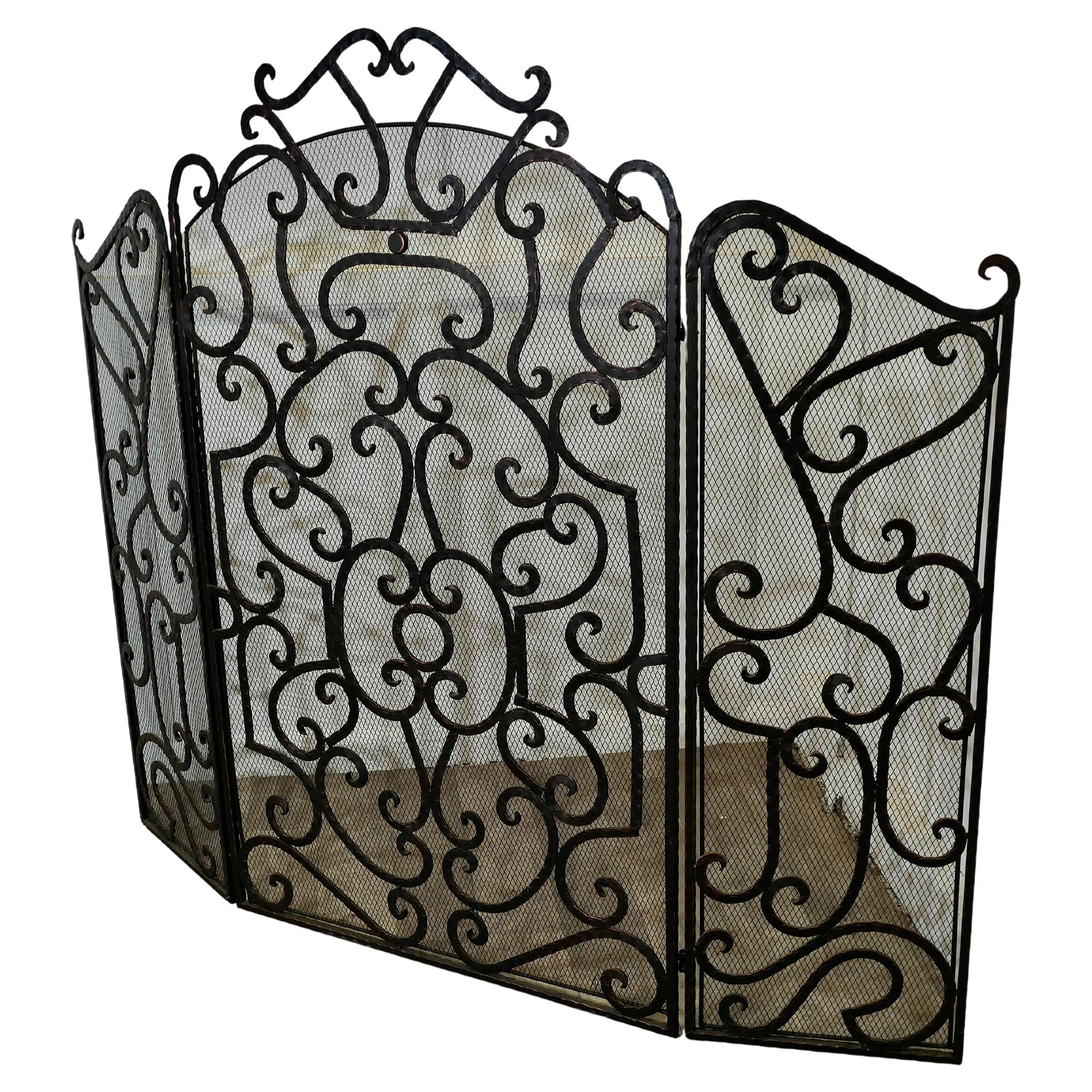 Grande garde de cheminée pliante pour la cheminée Inglenook