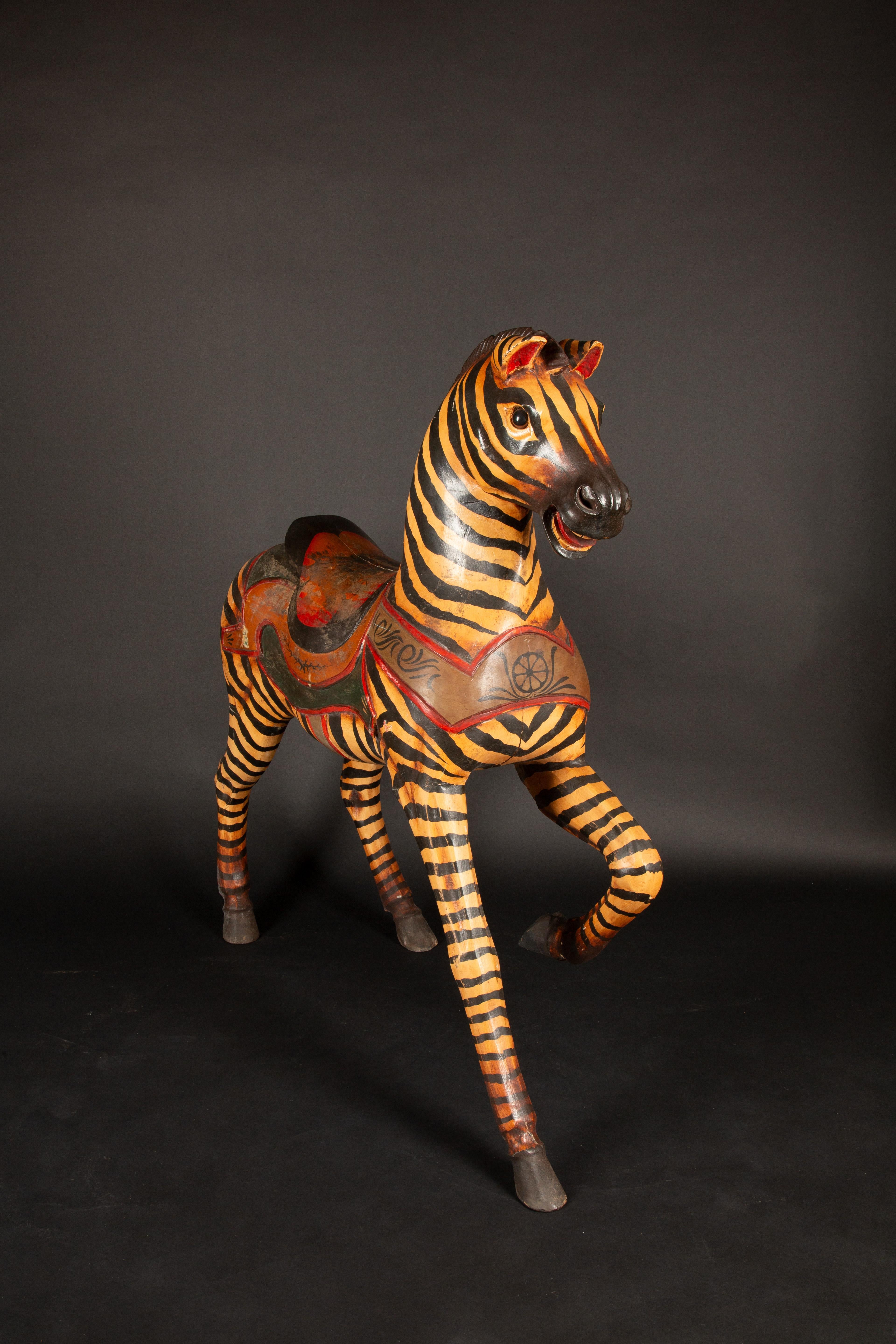 Gran Carrusel de Madera Tallada y Pintada de Arte Popular Cebra siglo XX en venta