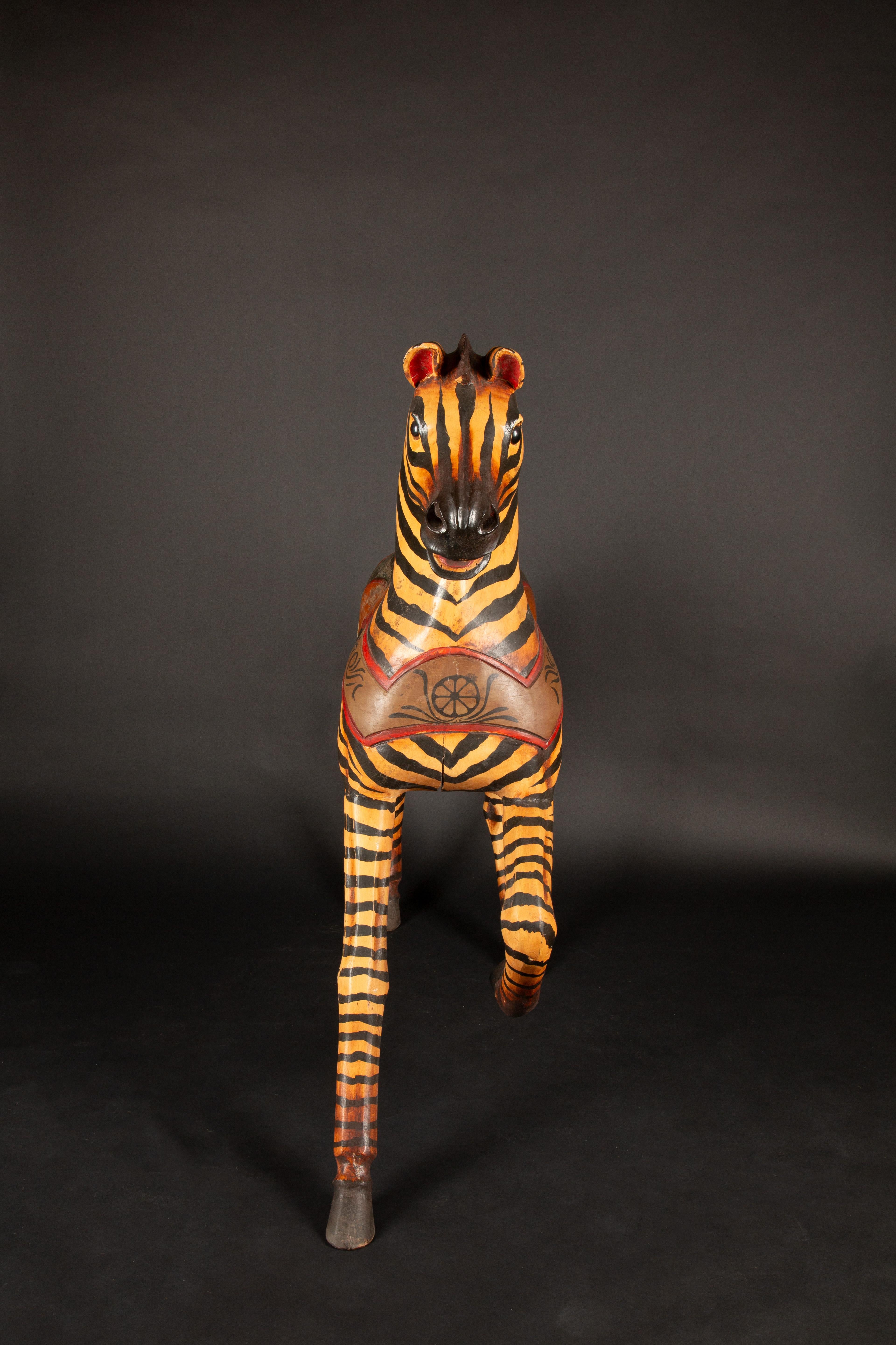 Gran Carrusel de Madera Tallada y Pintada de Arte Popular Cebra en venta 1