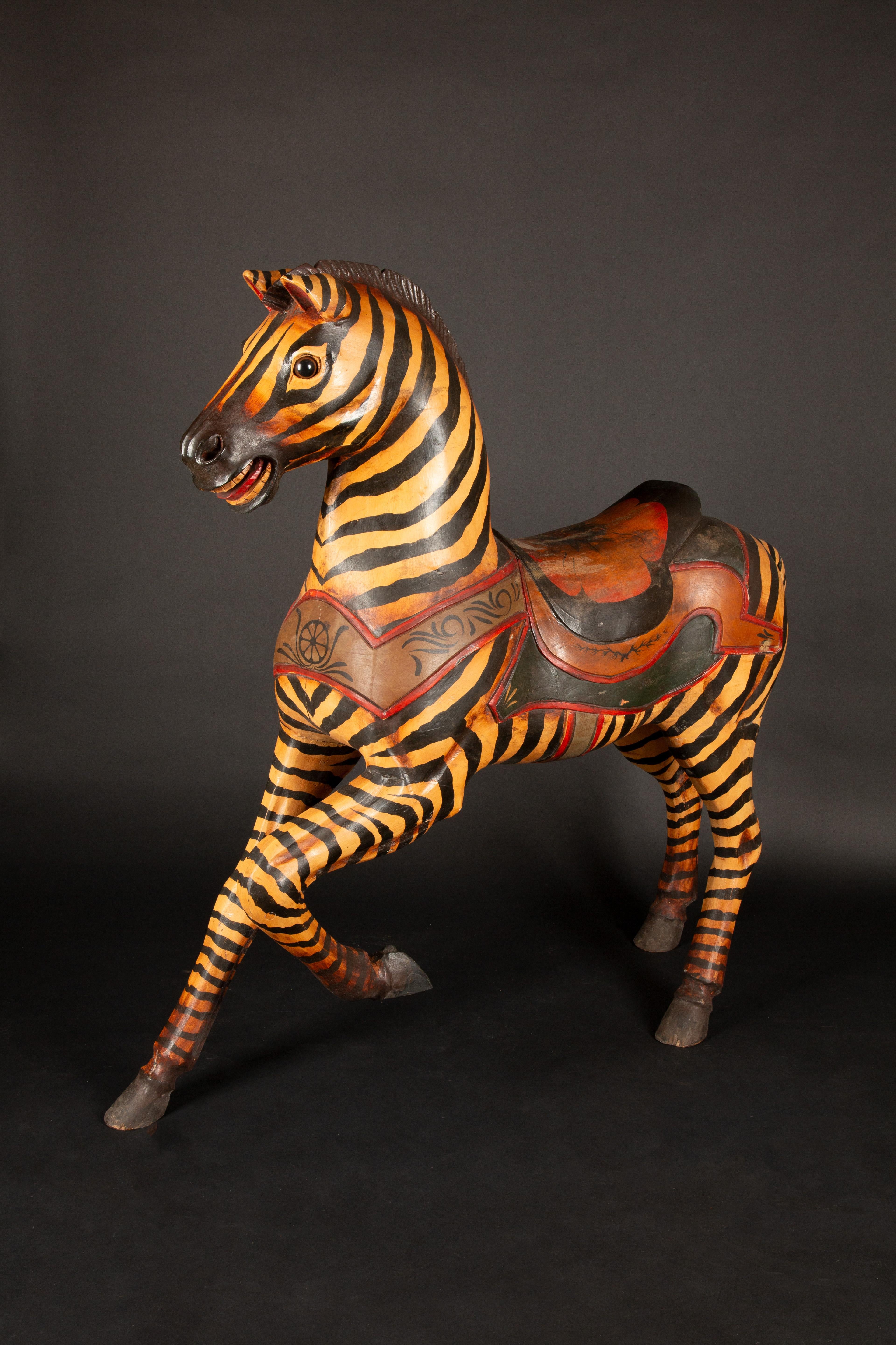 Gran Carrusel de Madera Tallada y Pintada de Arte Popular Cebra en venta 3