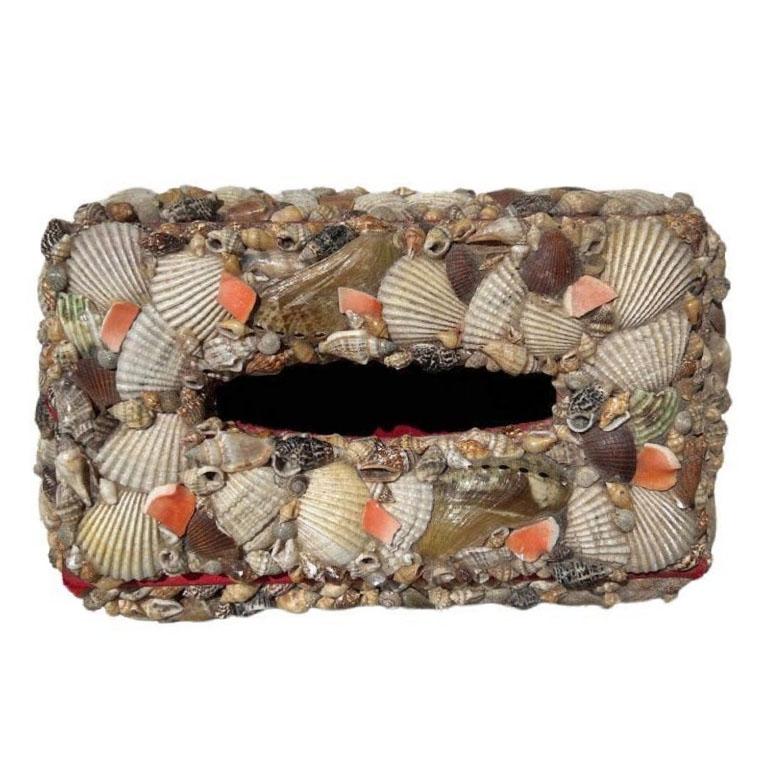 Funda grande para pañuelos o Kleenex con incrustaciones de conchas marinas de arte popular Arte popular en venta