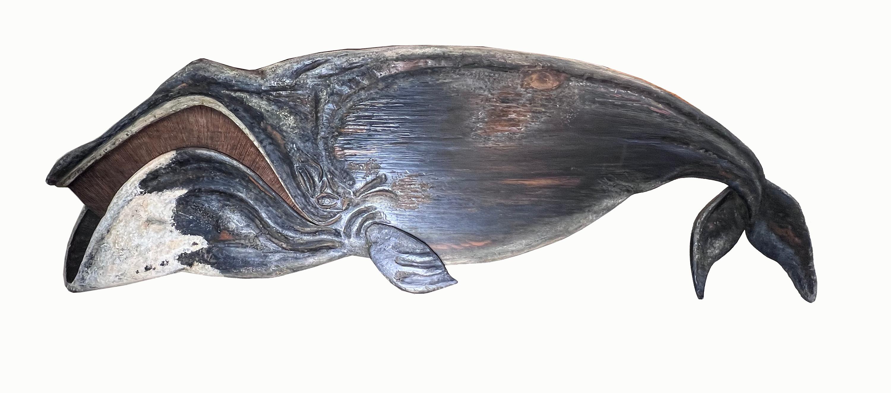 Il s'agit d'une étonnante sculpture unique réalisée par l'artiste Randy Kolhoff de Sag Harbor, dans l'État de New York. D'une taille de 72 pouces, il est à la fois unique et original. Sculptée dans du bois de sapin et peinte à l'huile, elle semble