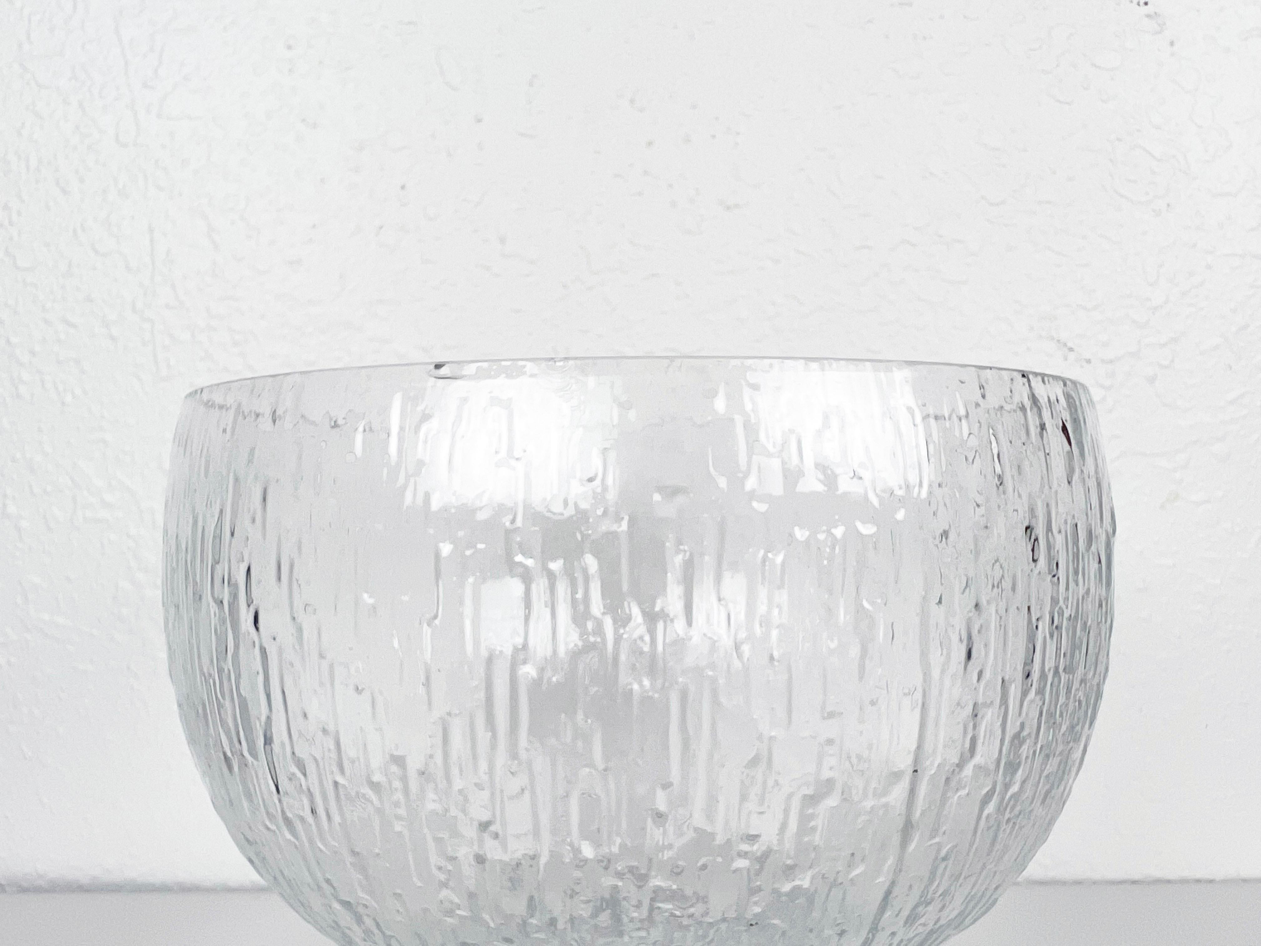 Vintage textured glass Kekkeri bowl by Timo Sarpaneva for Iittala. 

Manufacturer: Iittala

Designer: Timo Sarpaneva

Origin: Finland

Year: 1973-1986.