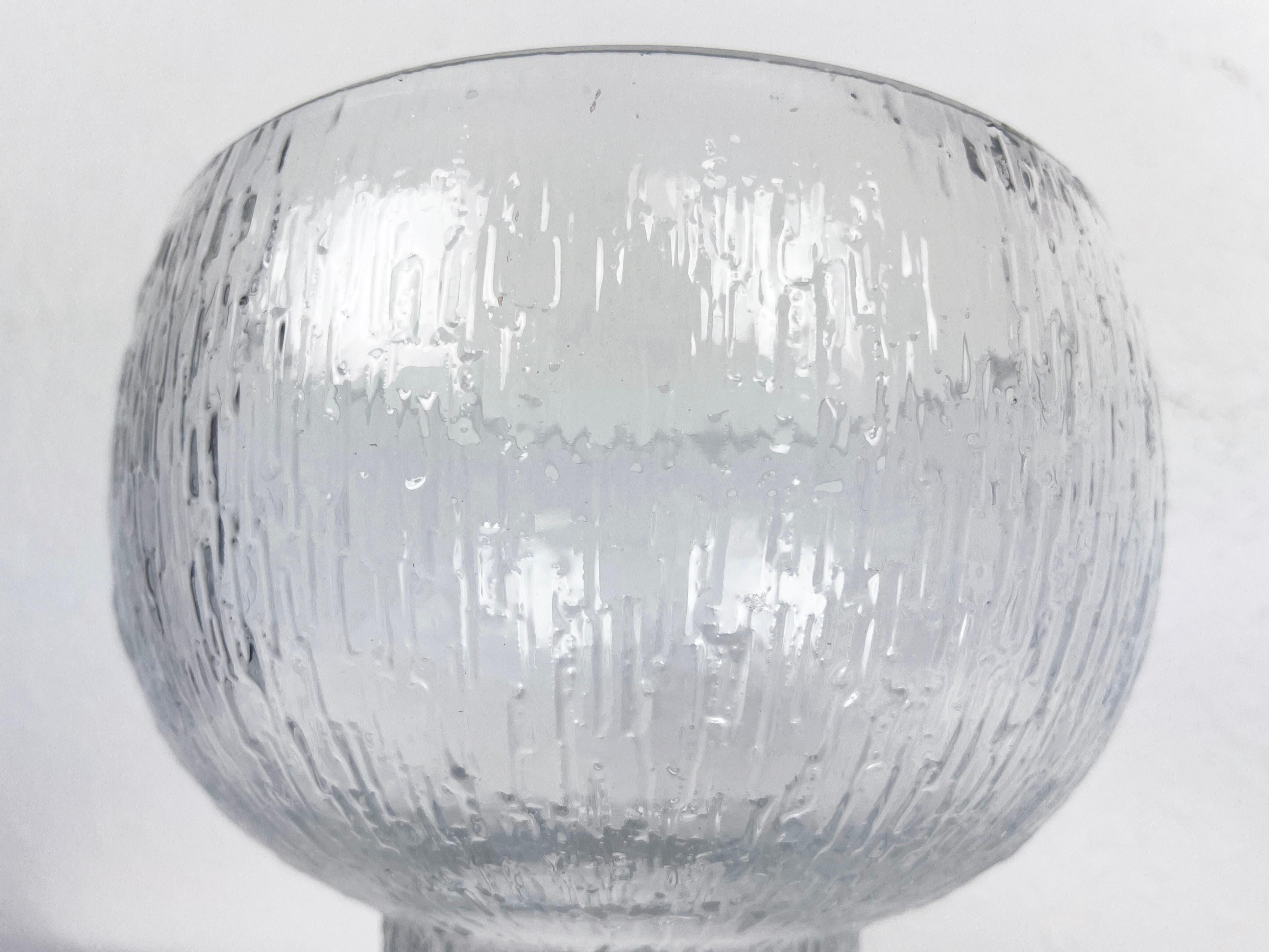 Finlandais Grand bol en verre à pieds « Kekkeri » de Timo Sarpaneva pour Iittala en vente