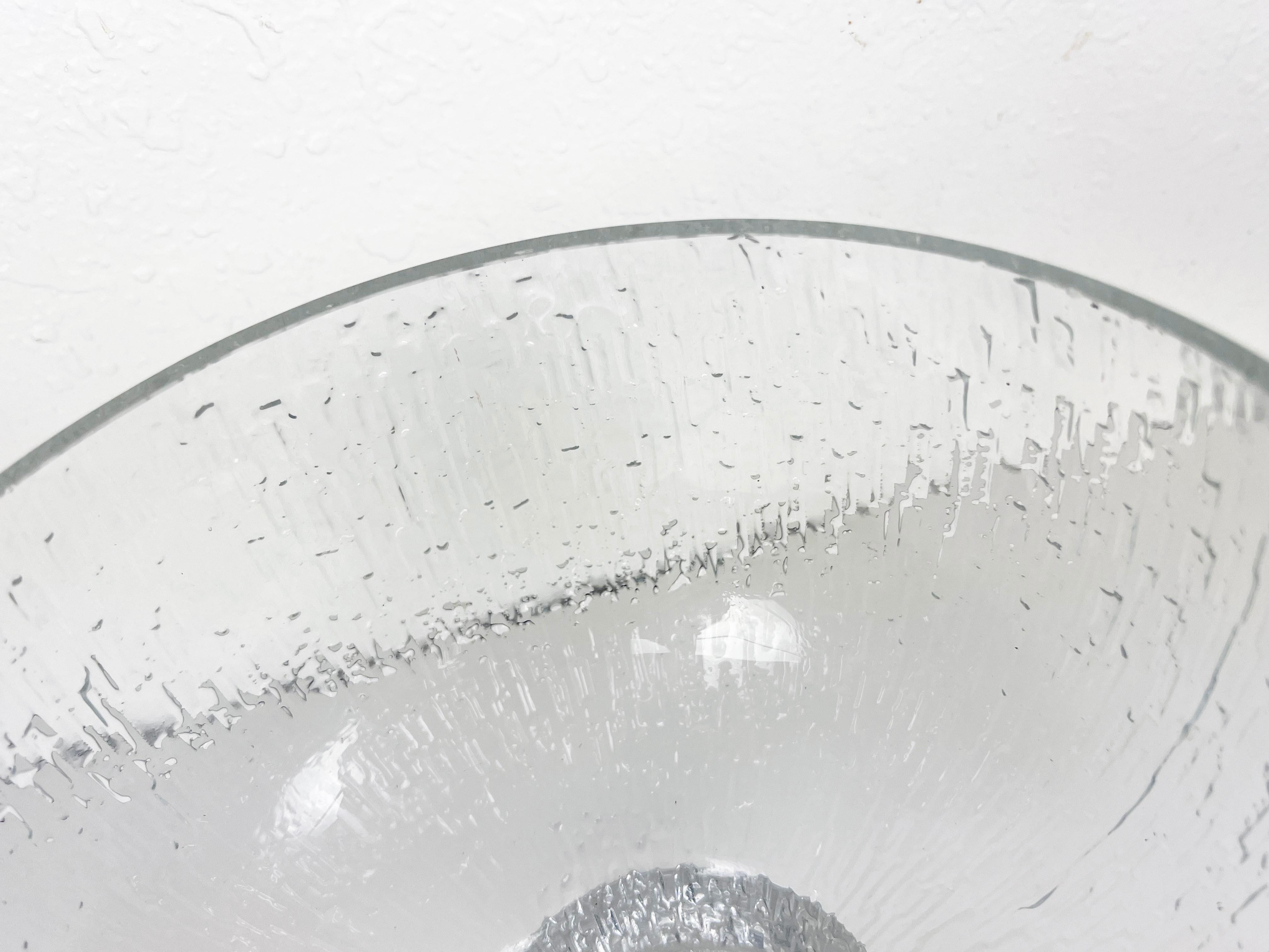 20ième siècle Grand bol en verre à pieds « Kekkeri » de Timo Sarpaneva pour Iittala en vente