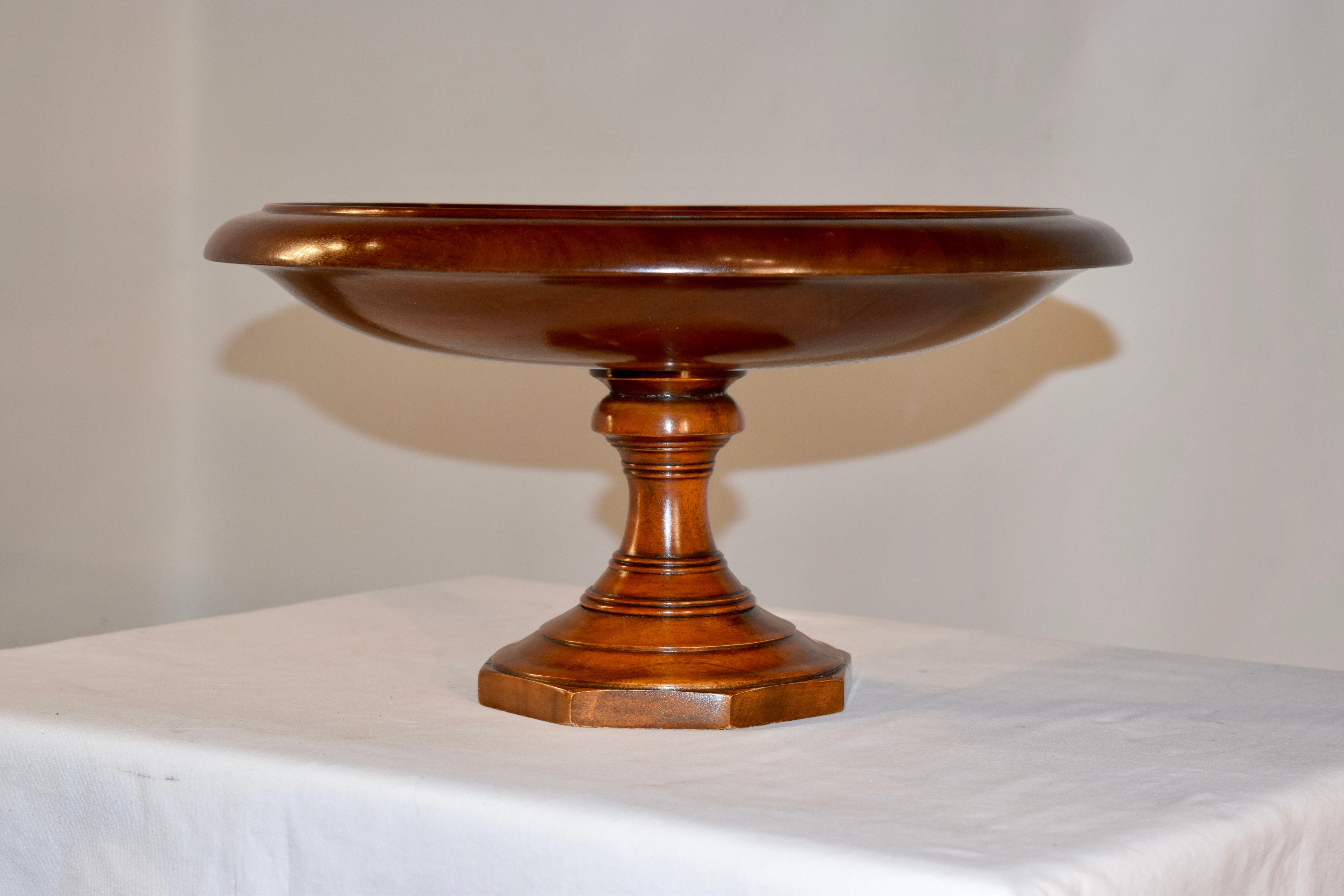 English footed large bowl made from mahogany, circa 1900. The bowl is nicely hand-turned and is supported on a turned pedestal with an octagonal shaped base.