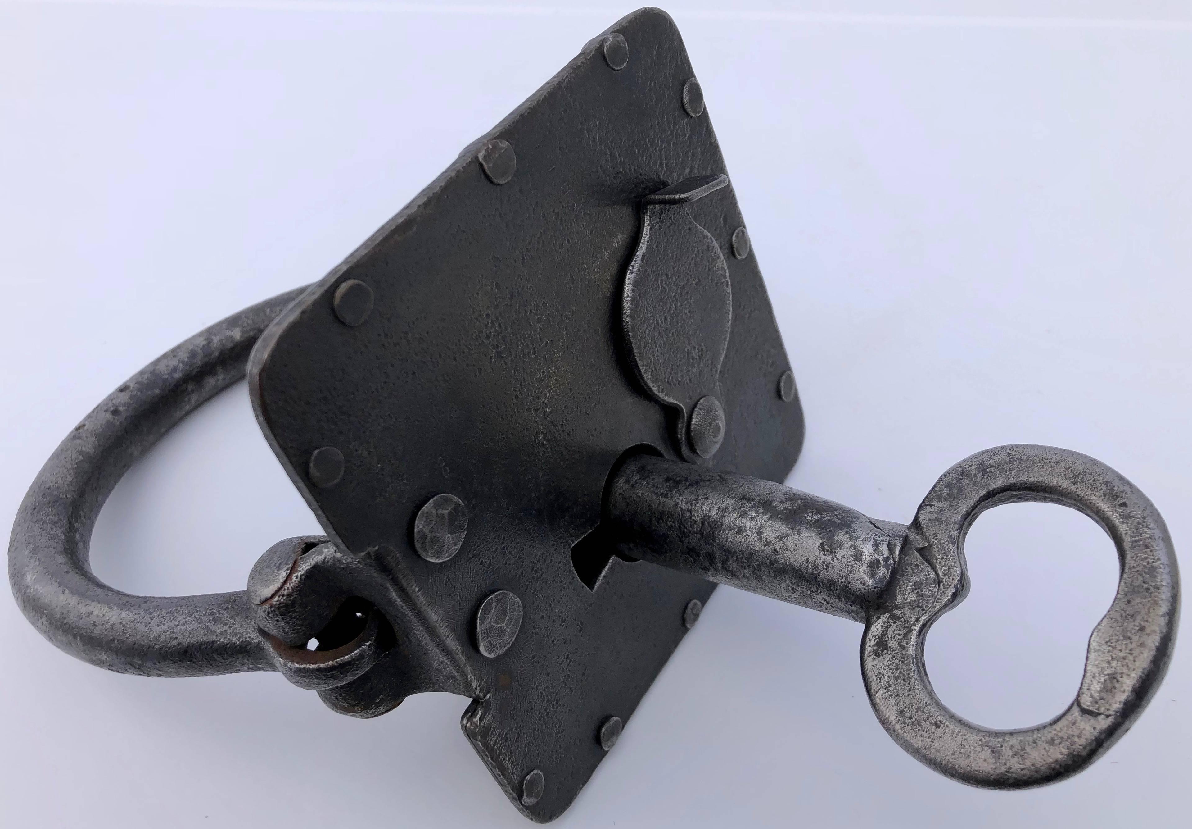 Large Forged Unusually Shaped Padlock with Covered Keyhole and Key, Early 1800s In Good Condition For Sale In Petaluma, CA