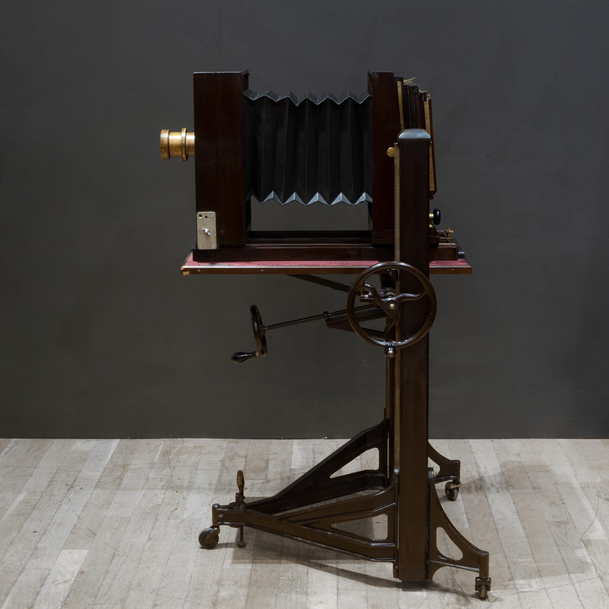 Américain Appareil photo de studio grand format en acajou sur Stand réglable c.1890-1930