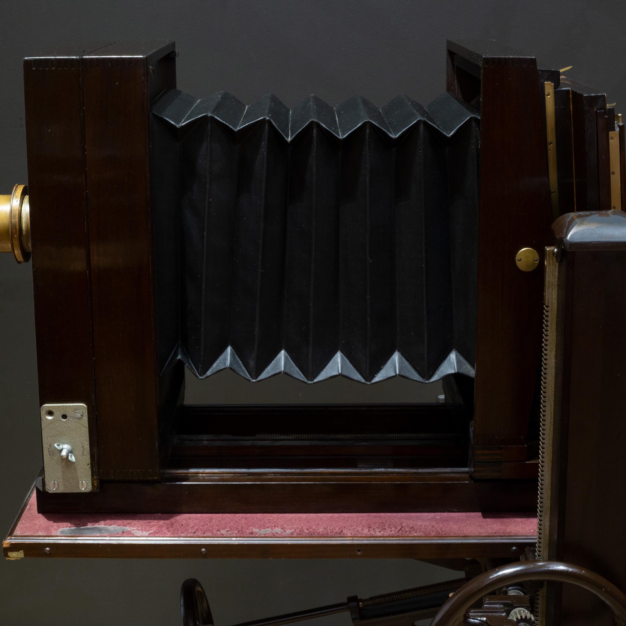 Fer Appareil photo de studio grand format en acajou sur Stand réglable c.1890-1930