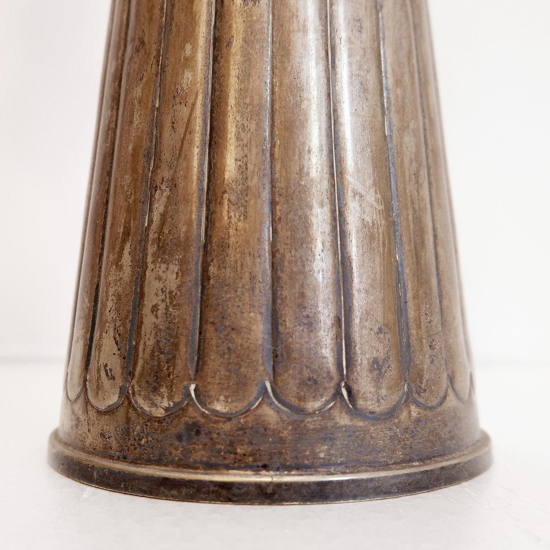 Métal Large four-armed candelabra and five flames en vente