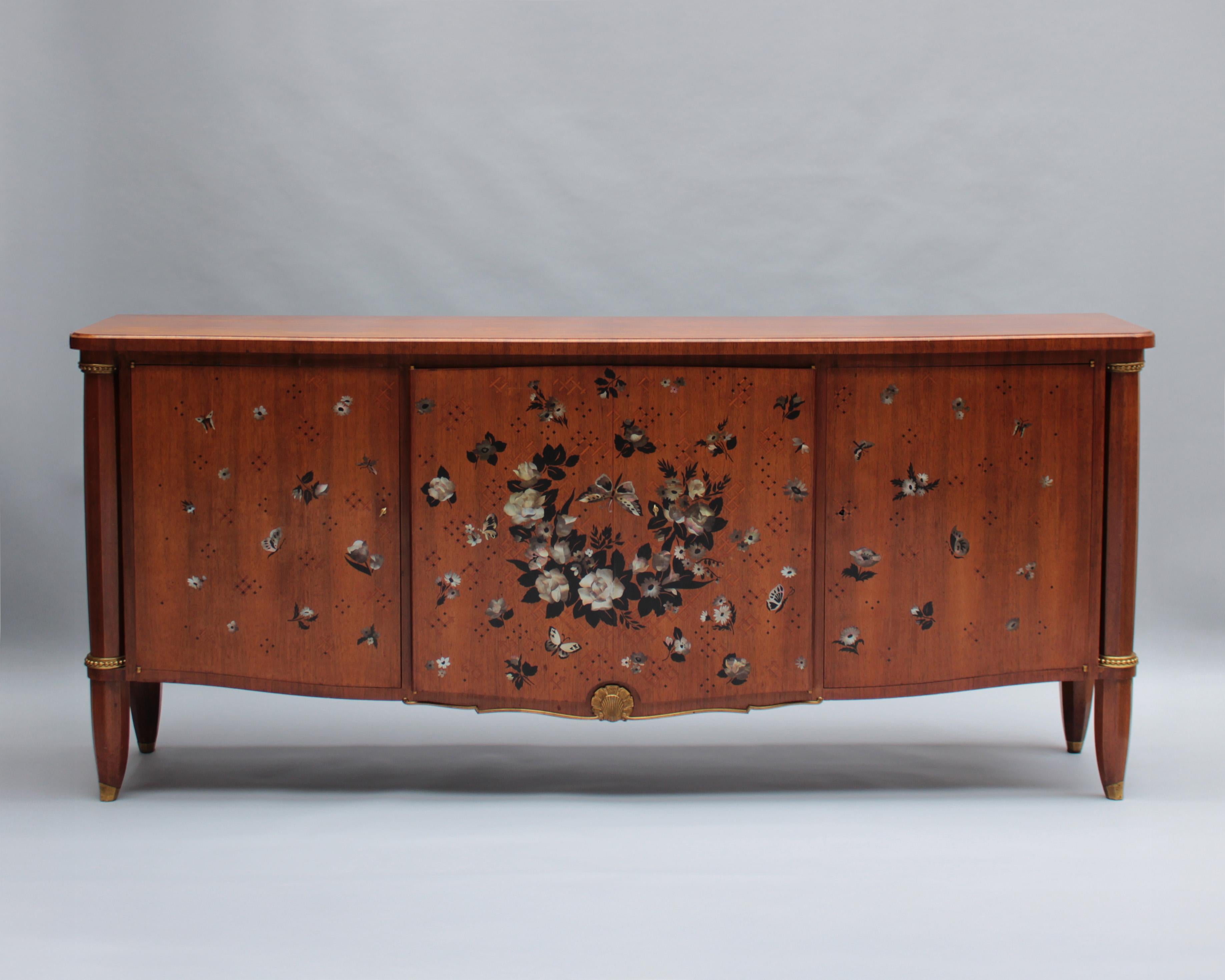 Gran cómoda de cuatro puertas de Jules Leleu, marquetería de Messager, hacia 1948 en venta 12