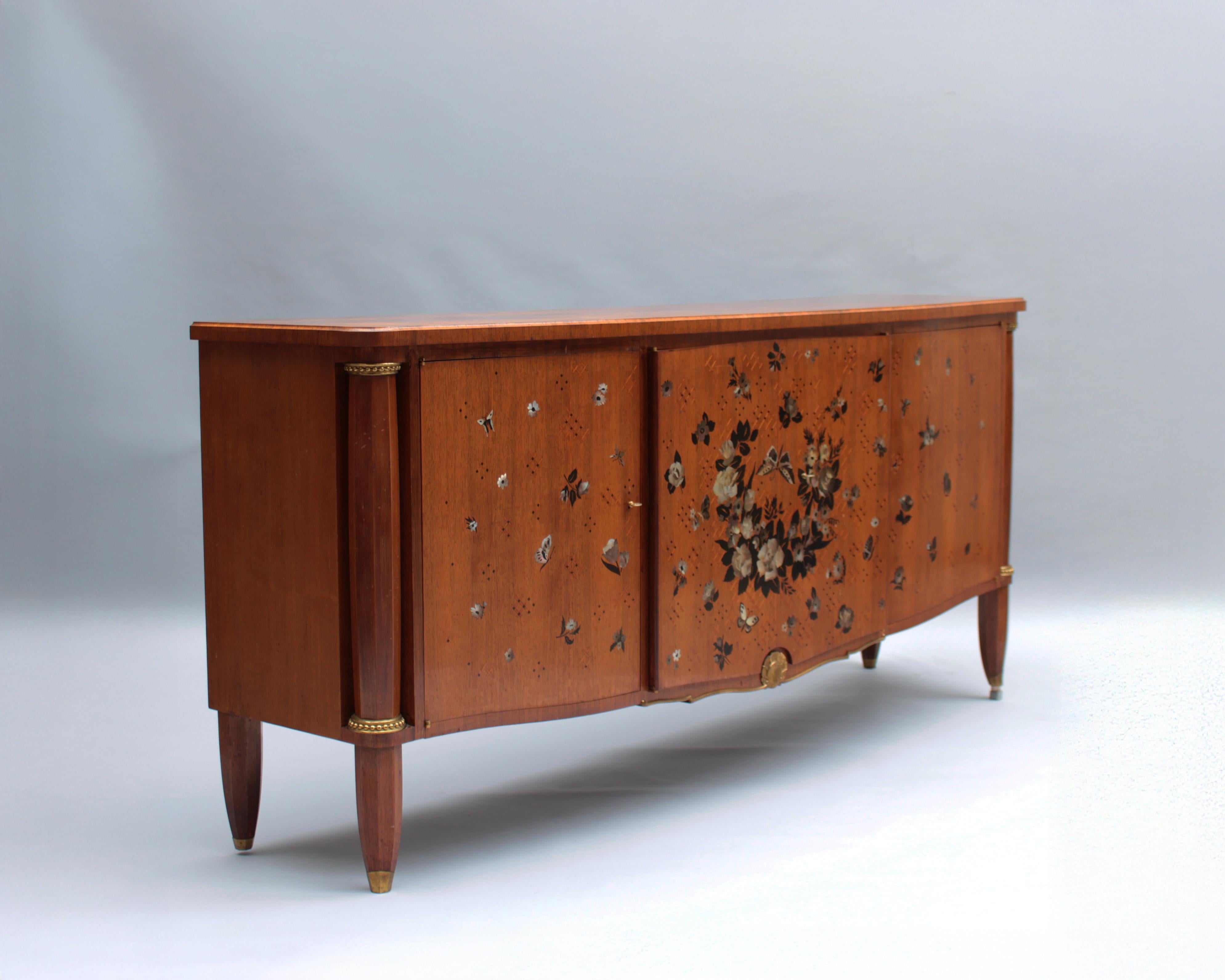 Gran cómoda de cuatro puertas de Jules Leleu, marquetería de Messager, hacia 1948 Marquetería en venta