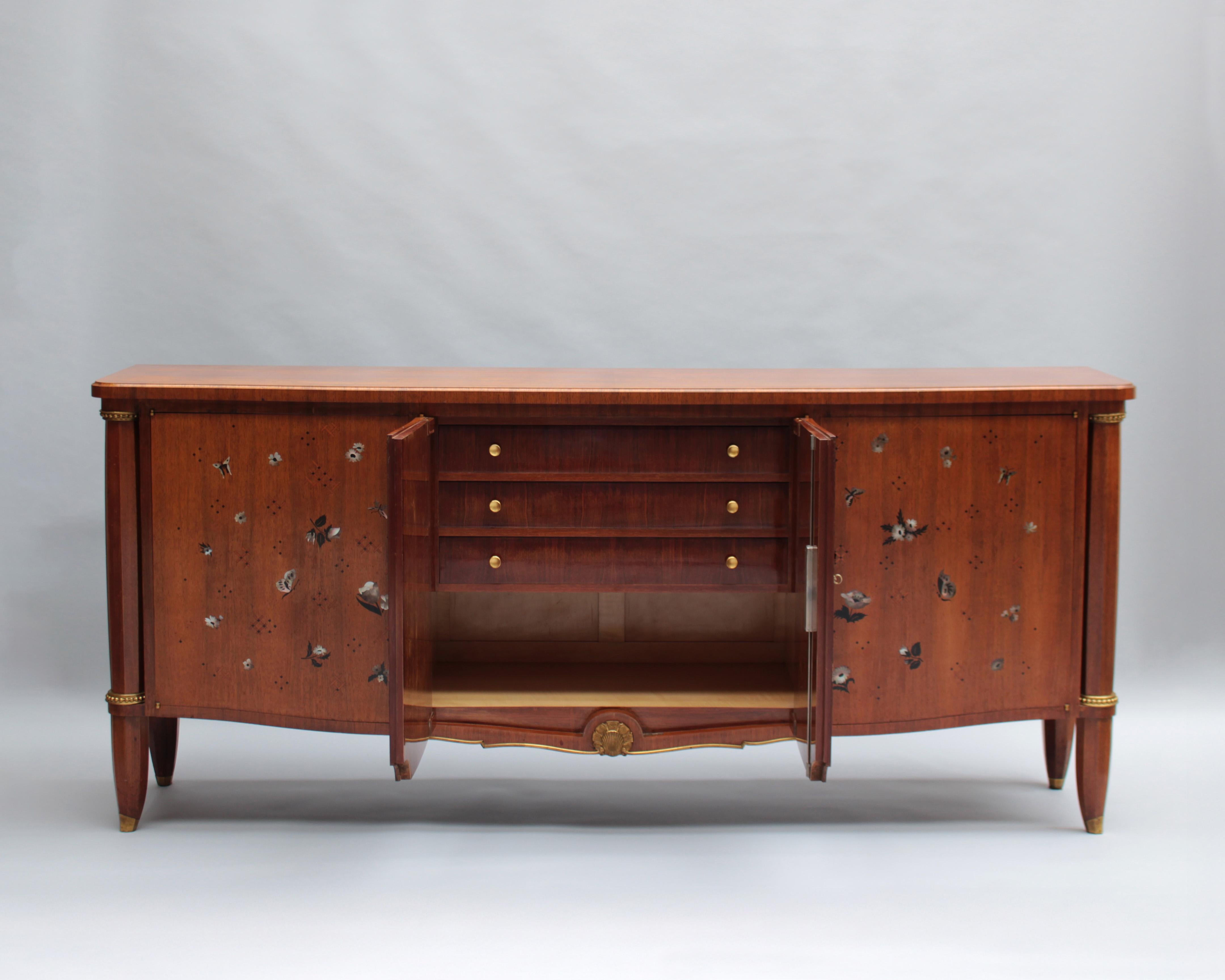 Gran cómoda de cuatro puertas de Jules Leleu, marquetería de Messager, hacia 1948 en venta 1