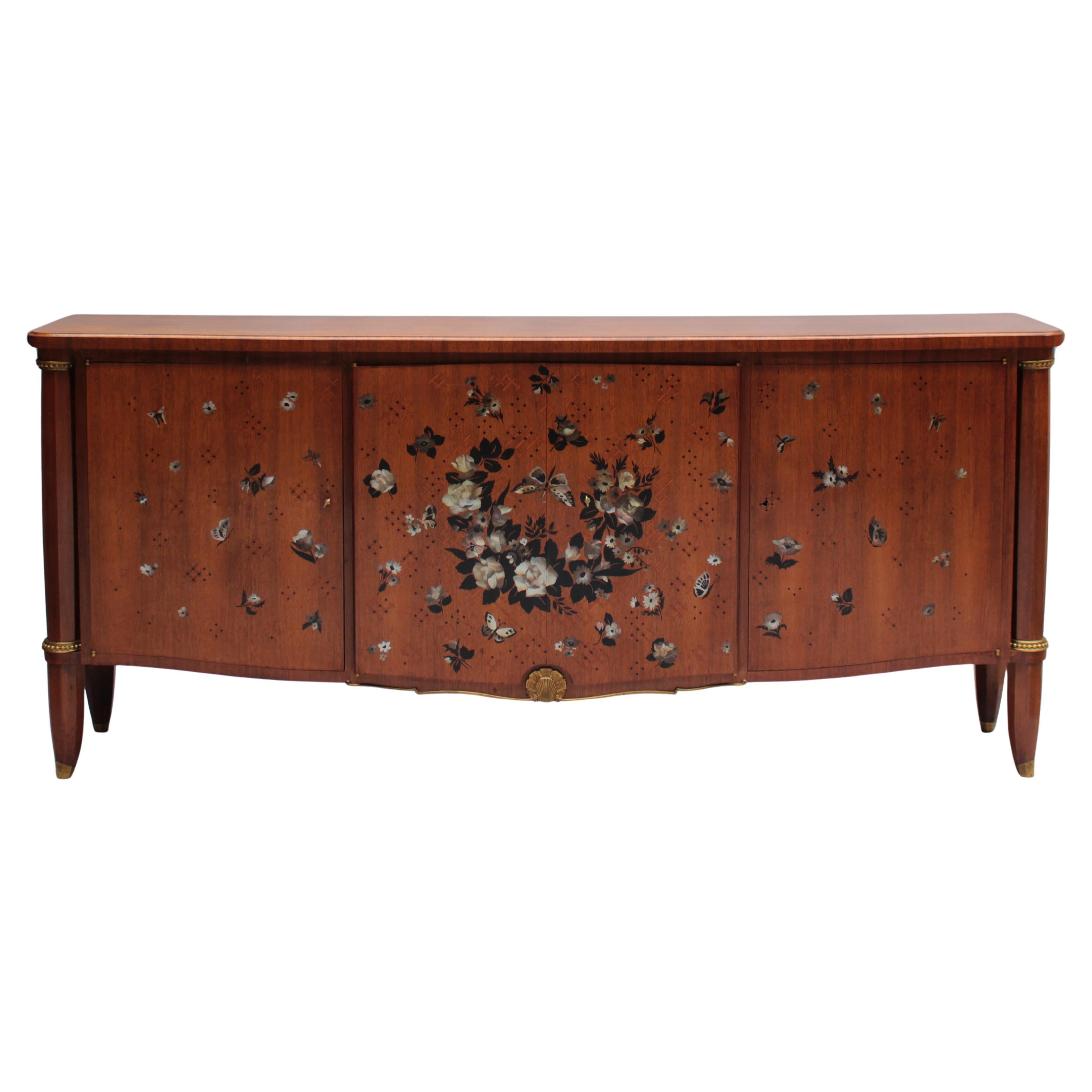 Gran cómoda de cuatro puertas de Jules Leleu, marquetería de Messager, hacia 1948 en venta