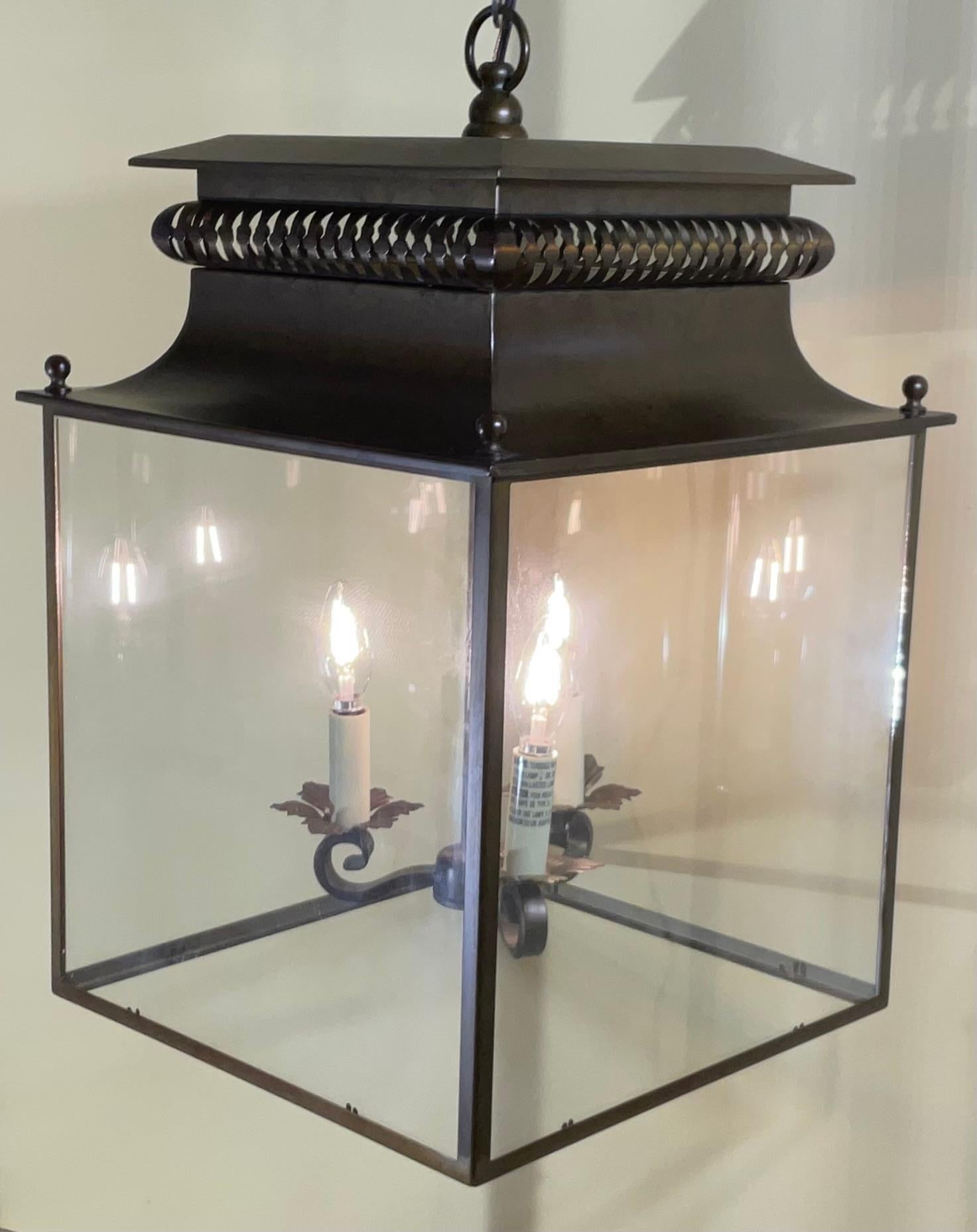 Américain Grande table à quatre côtés de style pagode  Acier galvanisé suspendu  Lanterne/chandelier en vente