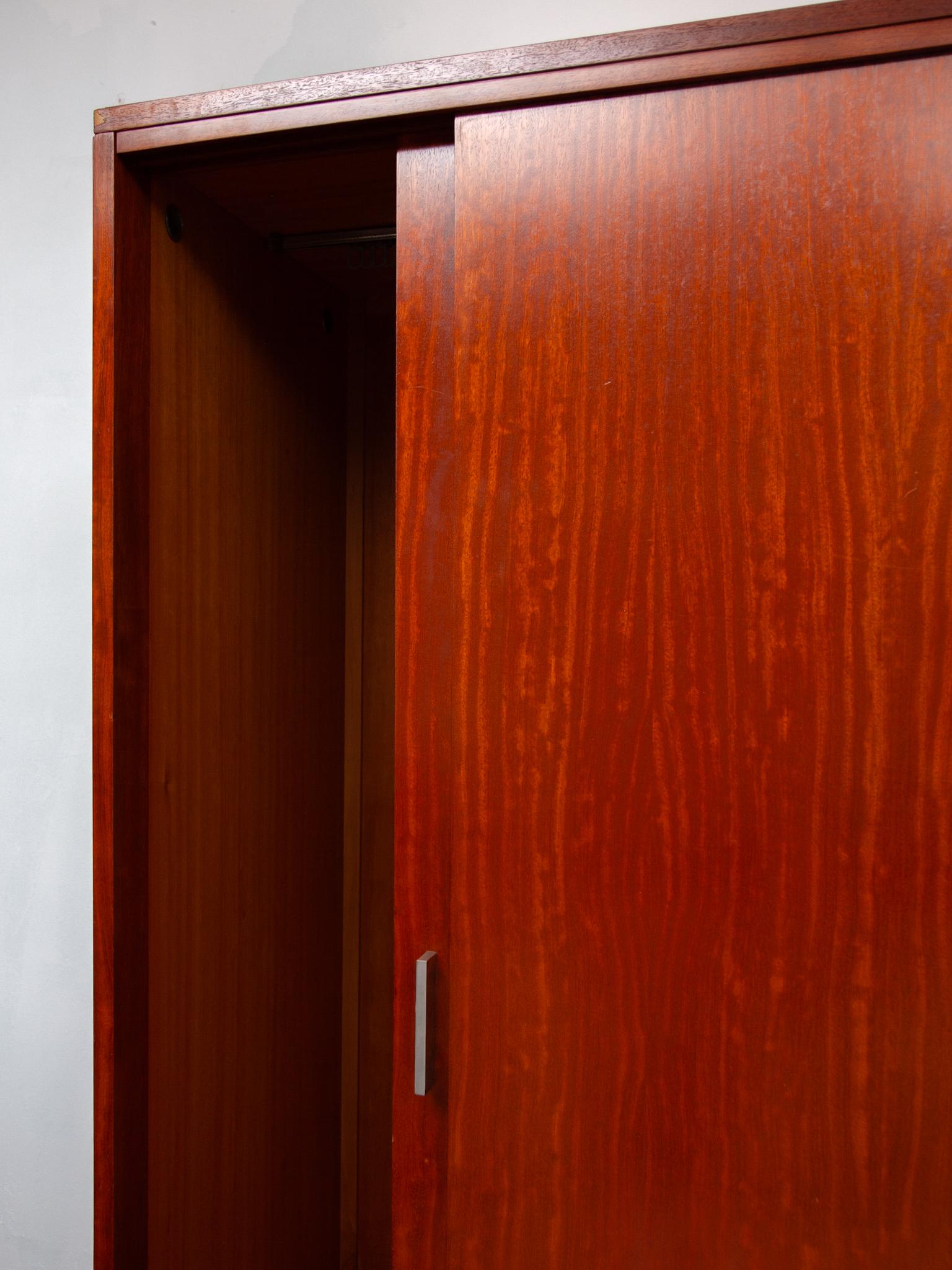 Großer Kleiderschrank mit vier Schiebetüren, entworfen von Alfred Hendrickx, 1960 (Mitte des 20. Jahrhunderts)